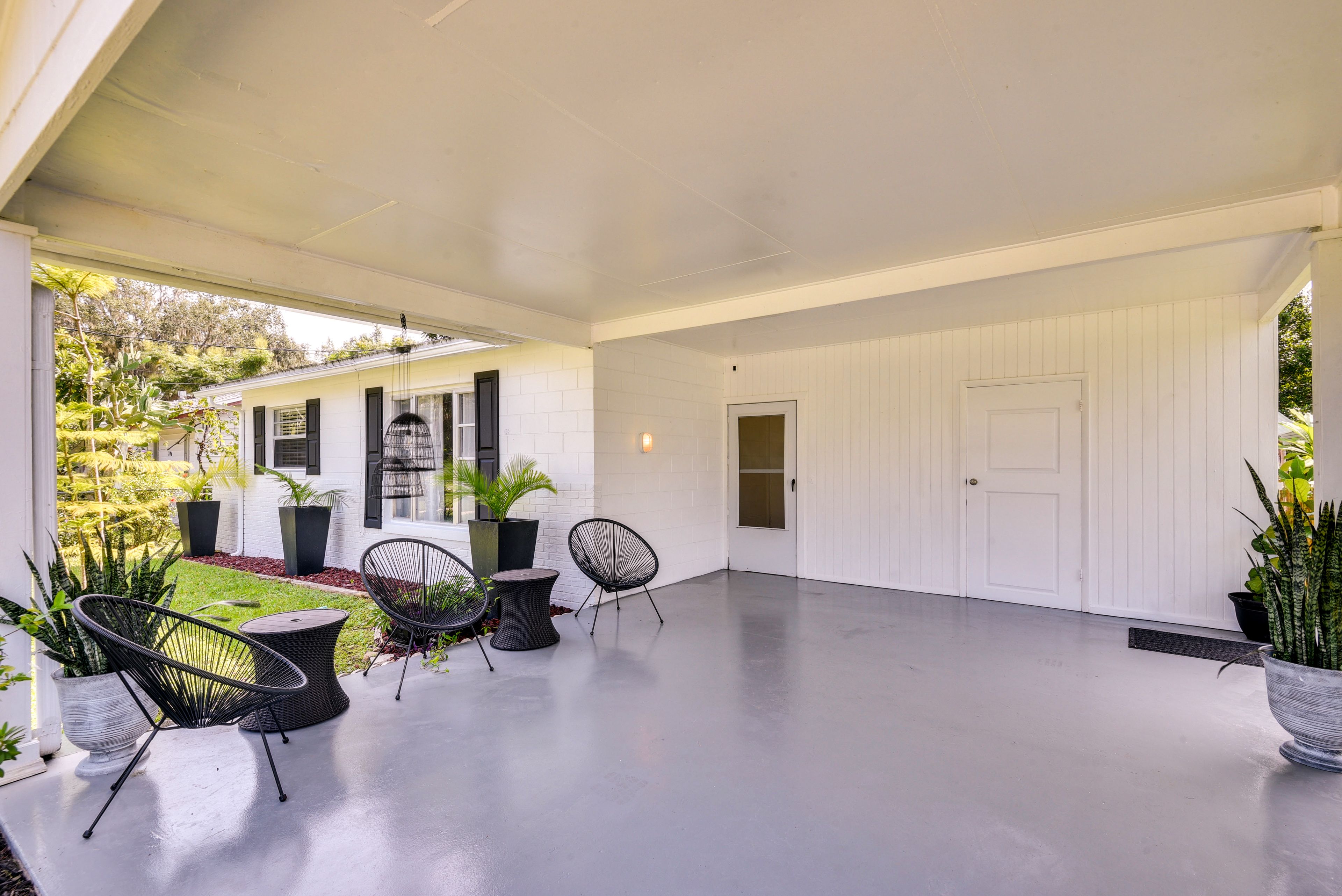 Entryway | Outdoor Seating