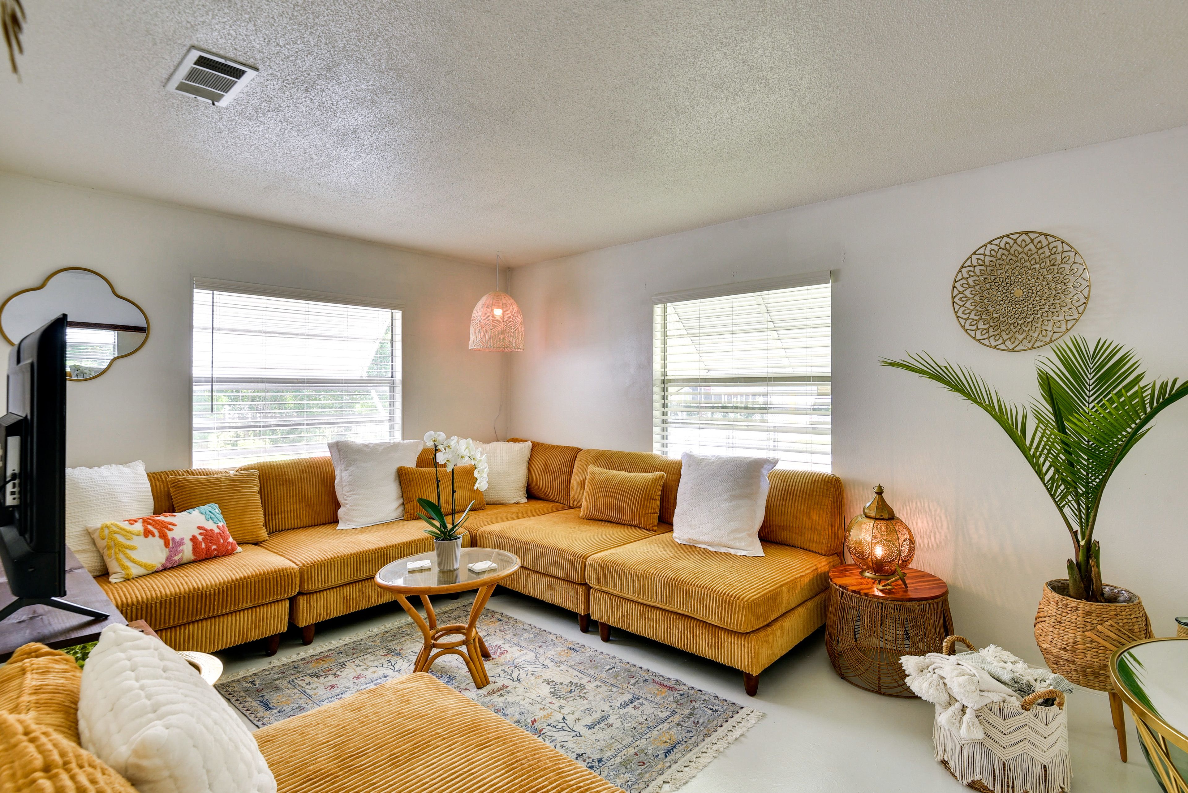 Living Room | Full Sleeper Sofa | Smart TV w/ Roku