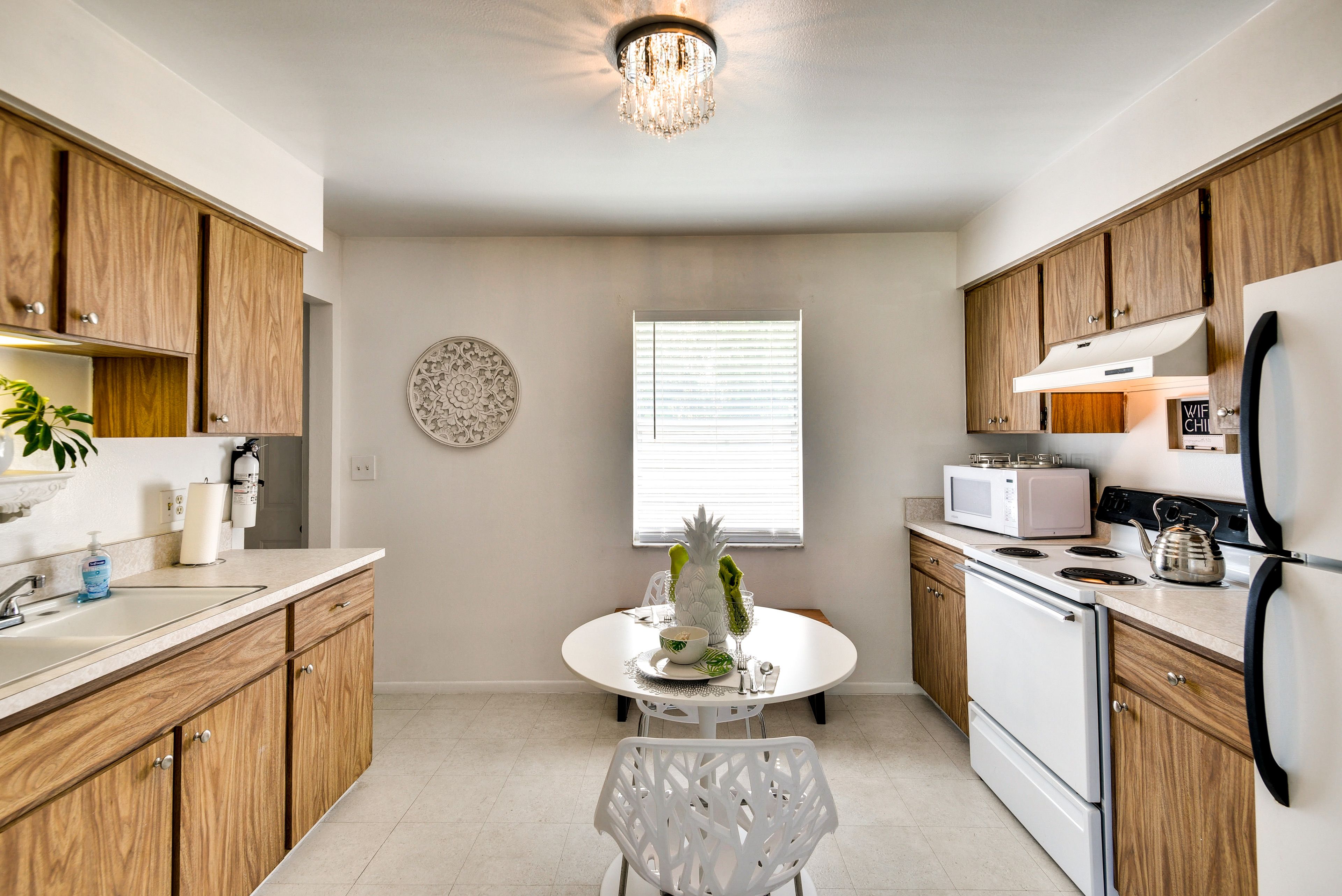 Dining Area | Dining Table | Dishware/Flatware
