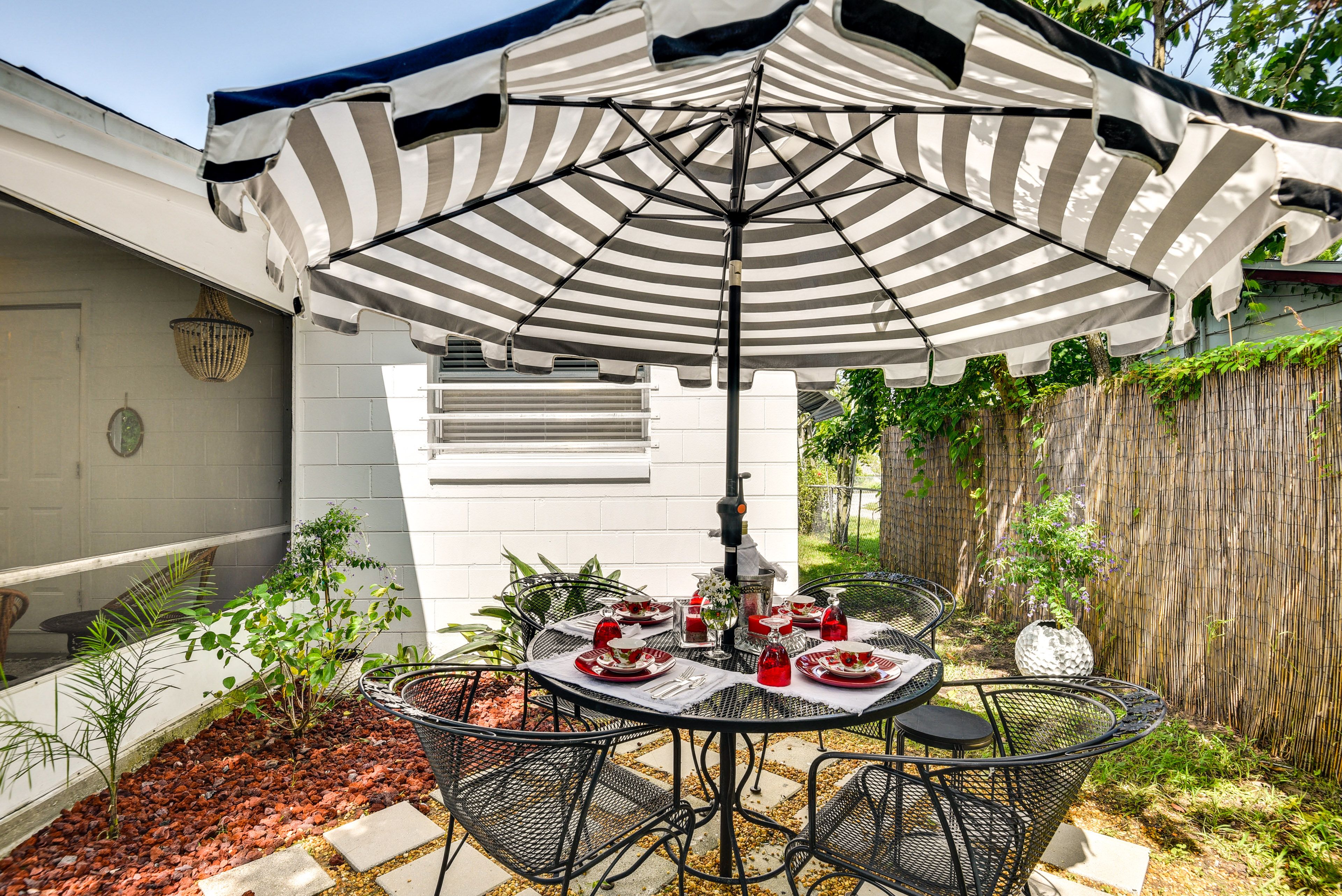 Patio | Outdoor Seating & Dining