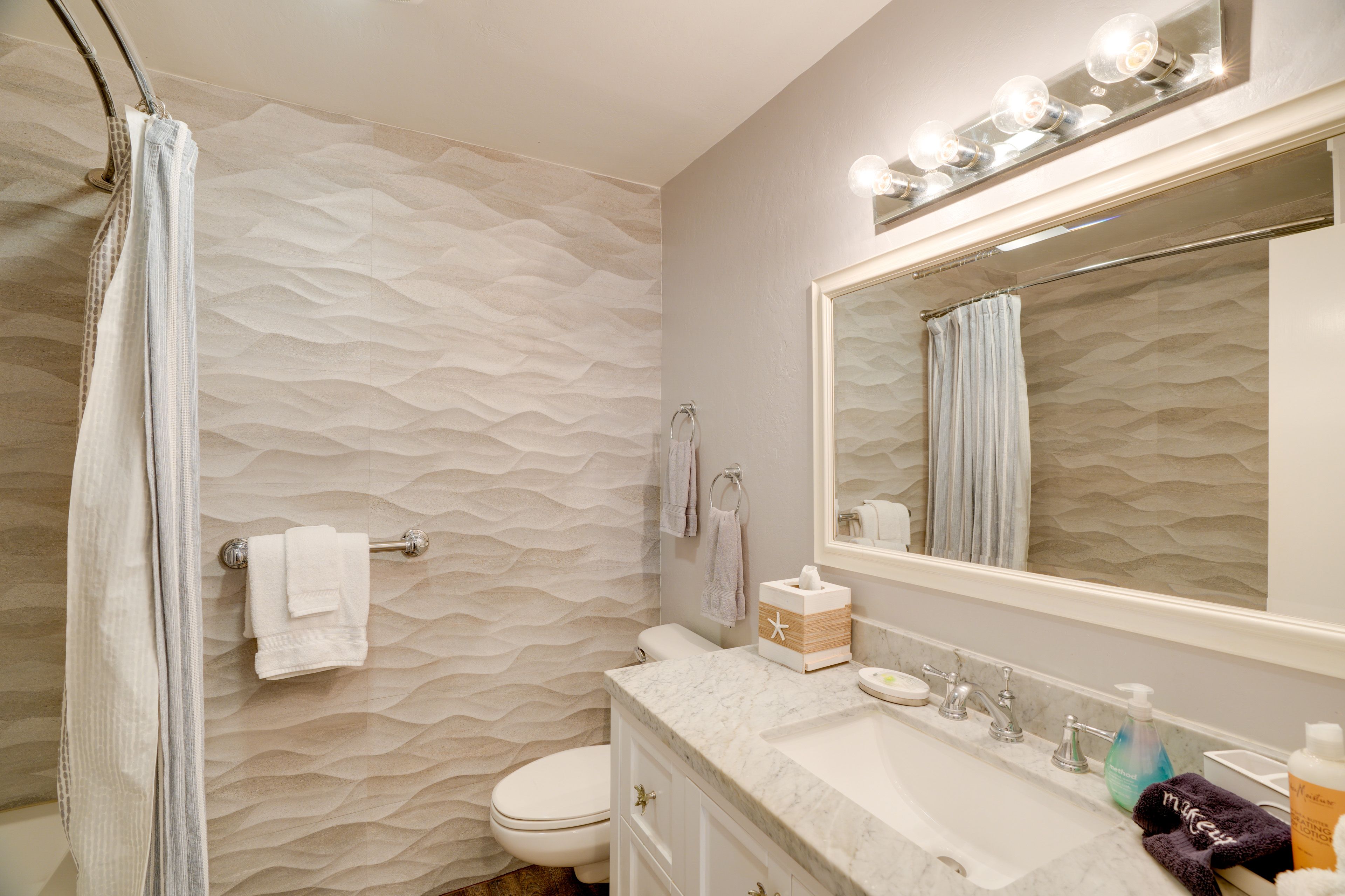 Full Bathroom | Complimentary Toiletries