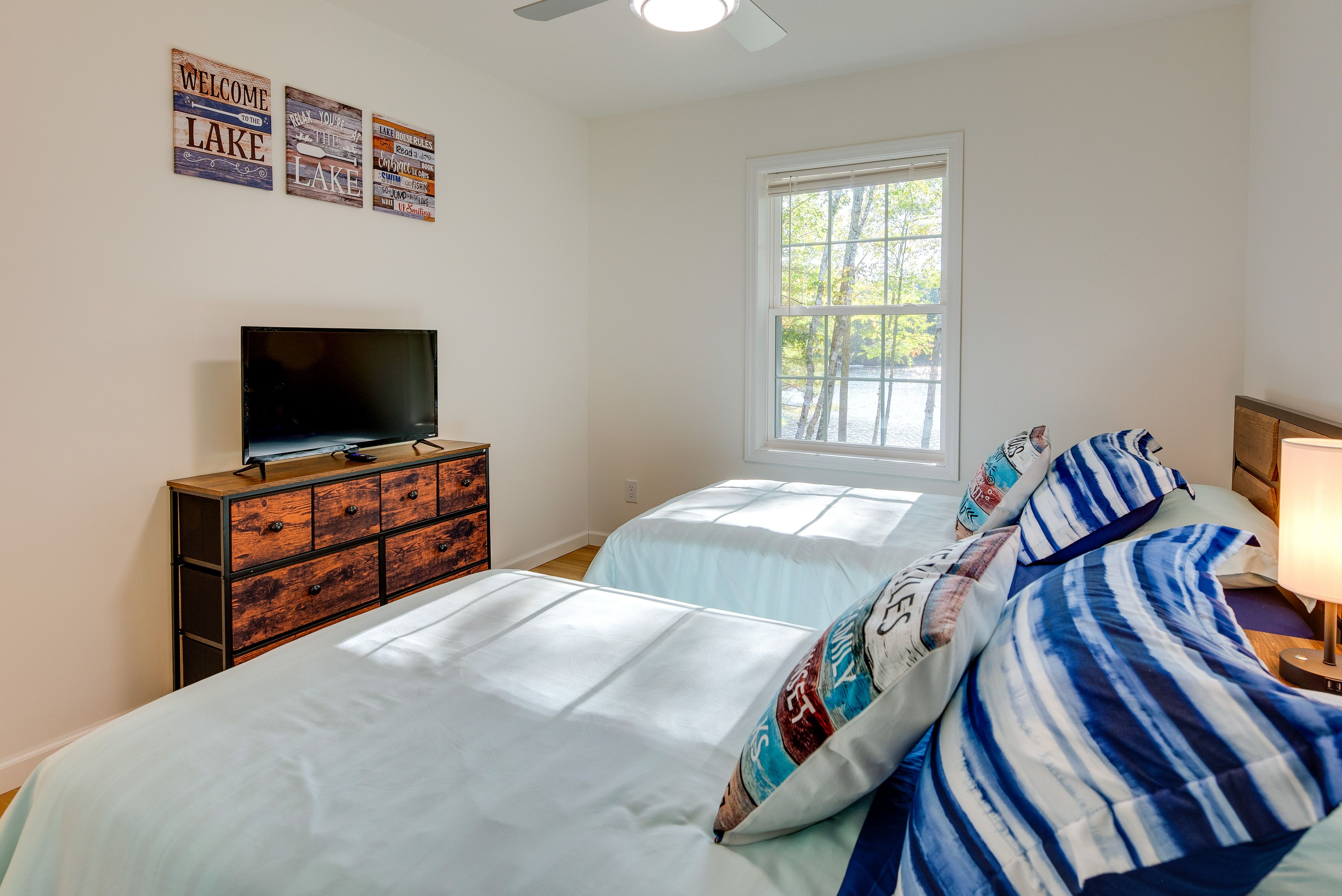 Bedroom 3 | 2 Twin Beds | Smart TV