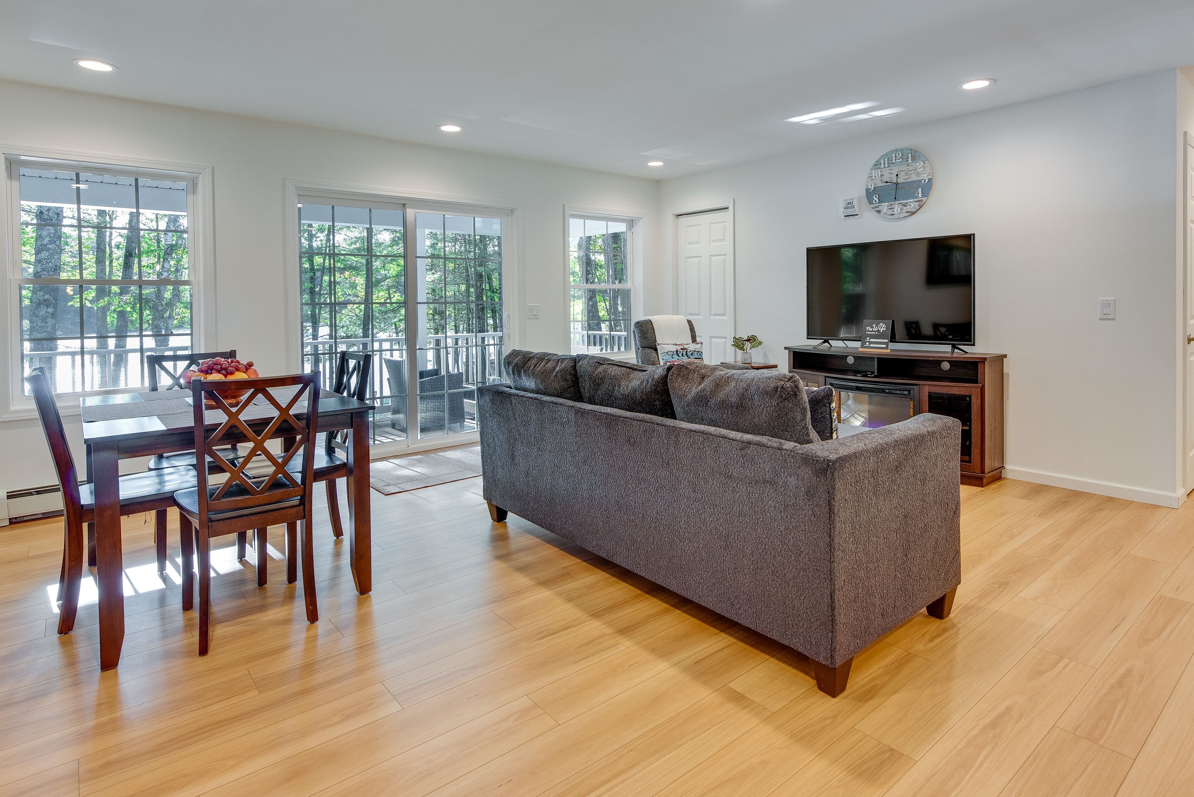 Living Room | Main Floor | Smart TV | Free WiFi