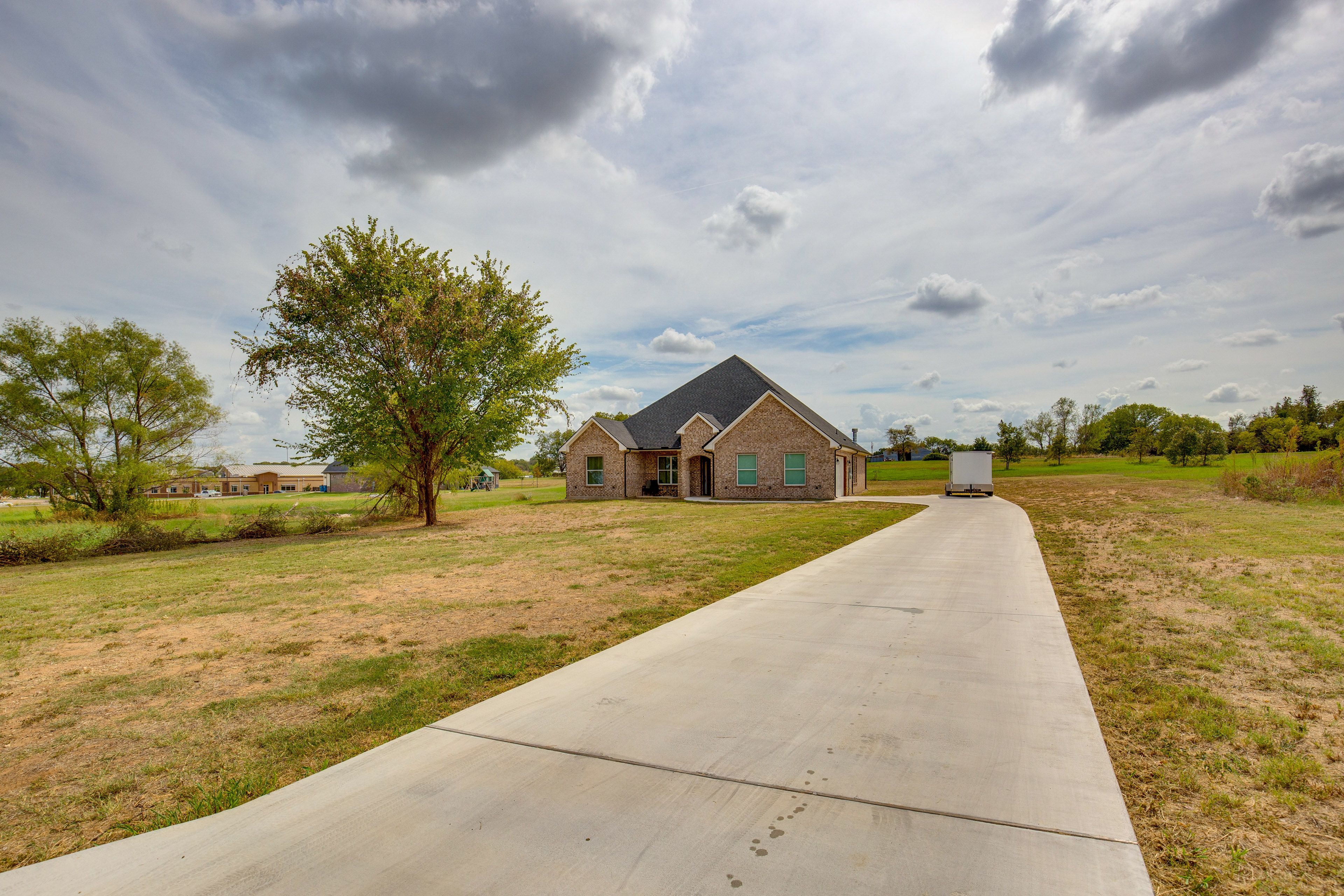 Parking | Driveway (2 Vehicles) | Street Parking | RV/Trailer