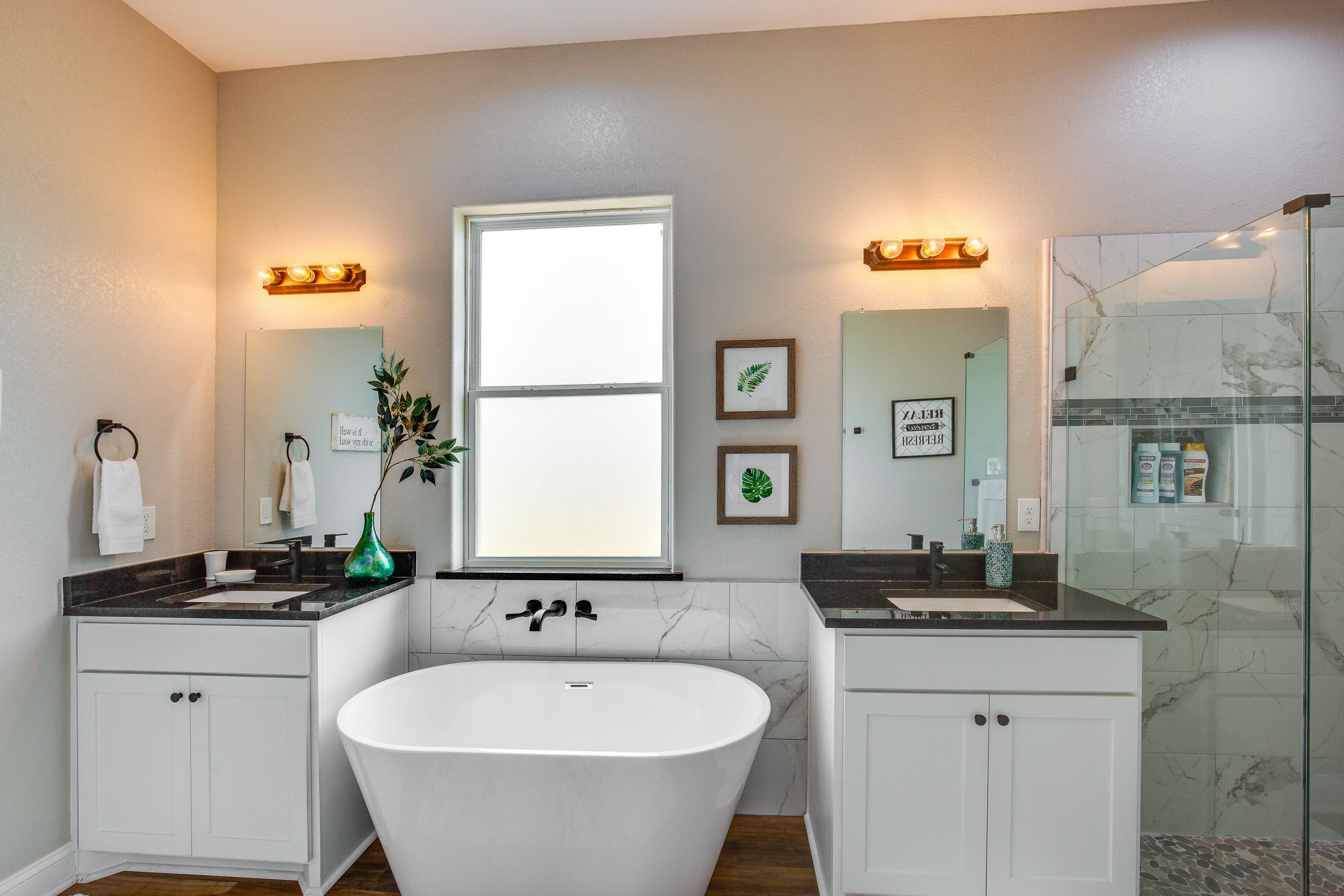 Full Bathroom | Soaking Tub | Walk-In Shower | Complimentary Toiletries