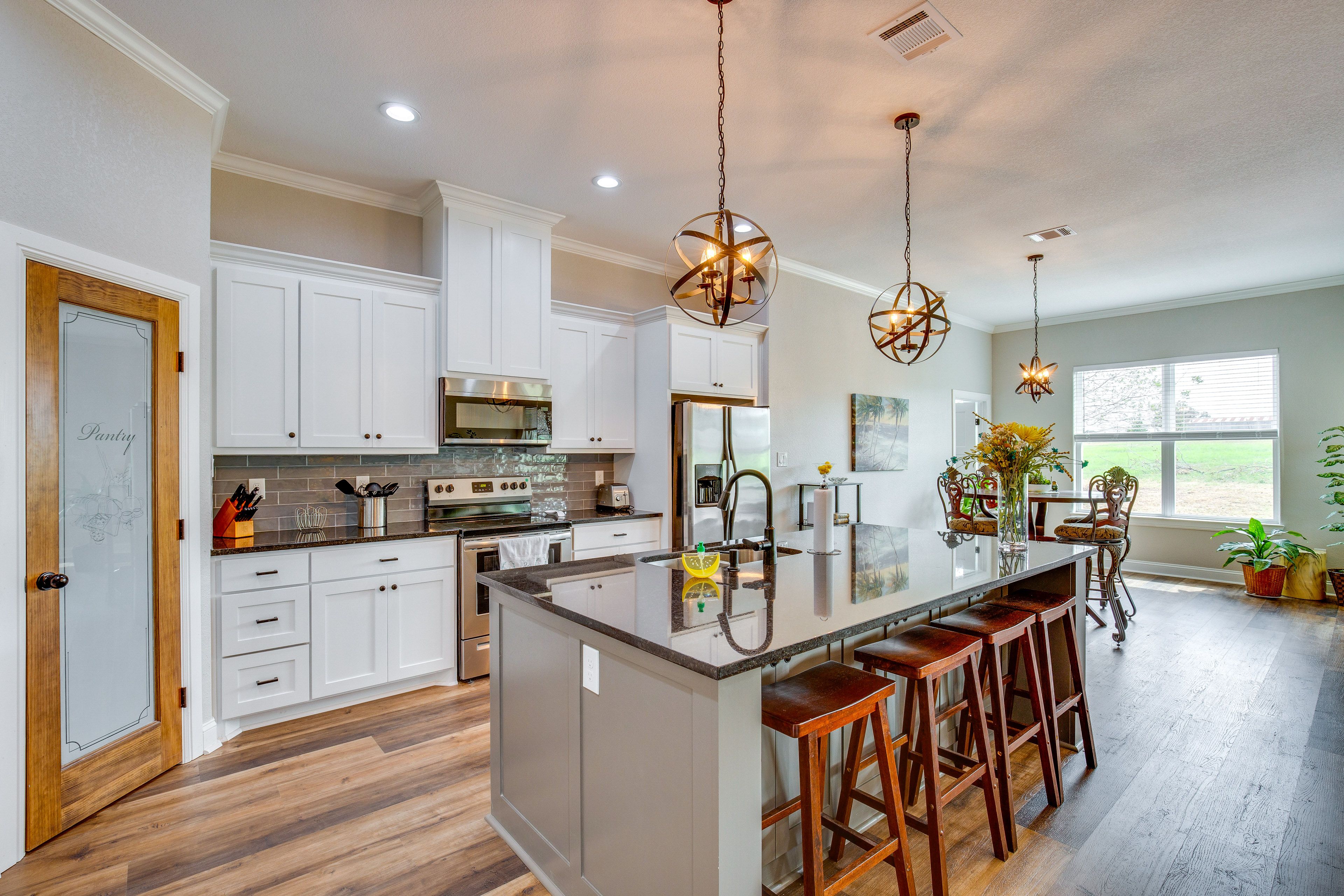 Kitchen | Stainless Steel Appliances w/ Dishwasher | Breakfast Bar | Free WiFi