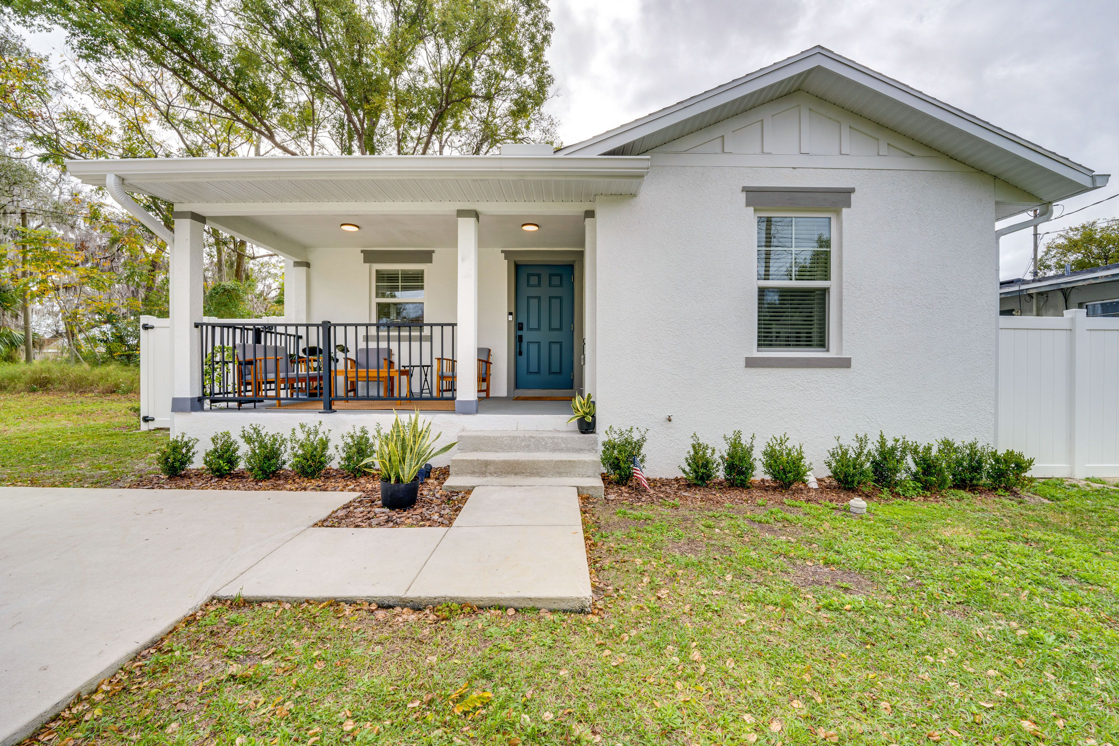 Oakland Vacation Rental | 2BR | 2BA | 850 Sq Ft | Stairs to Enter