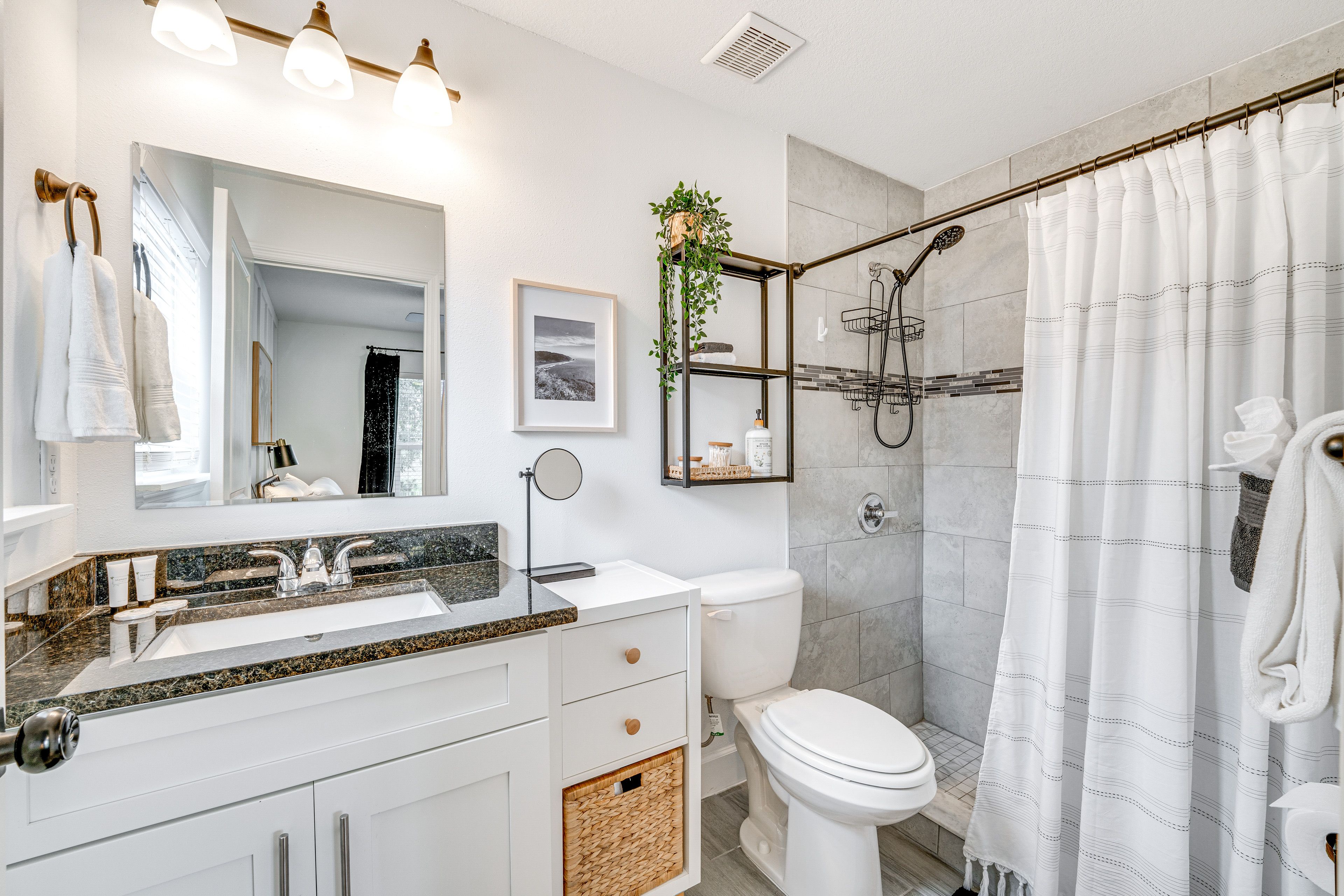 Full Bath | Towels | Hair Dryer