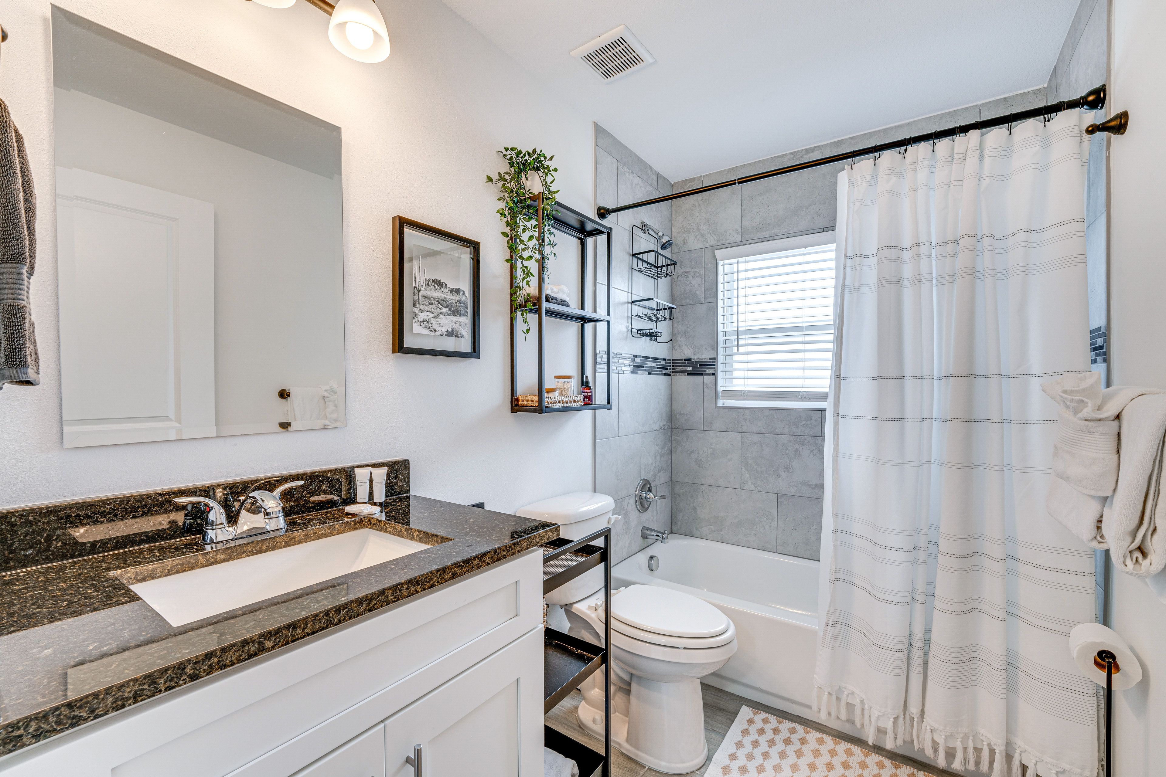 Full Bath | Complimentary Toiletries
