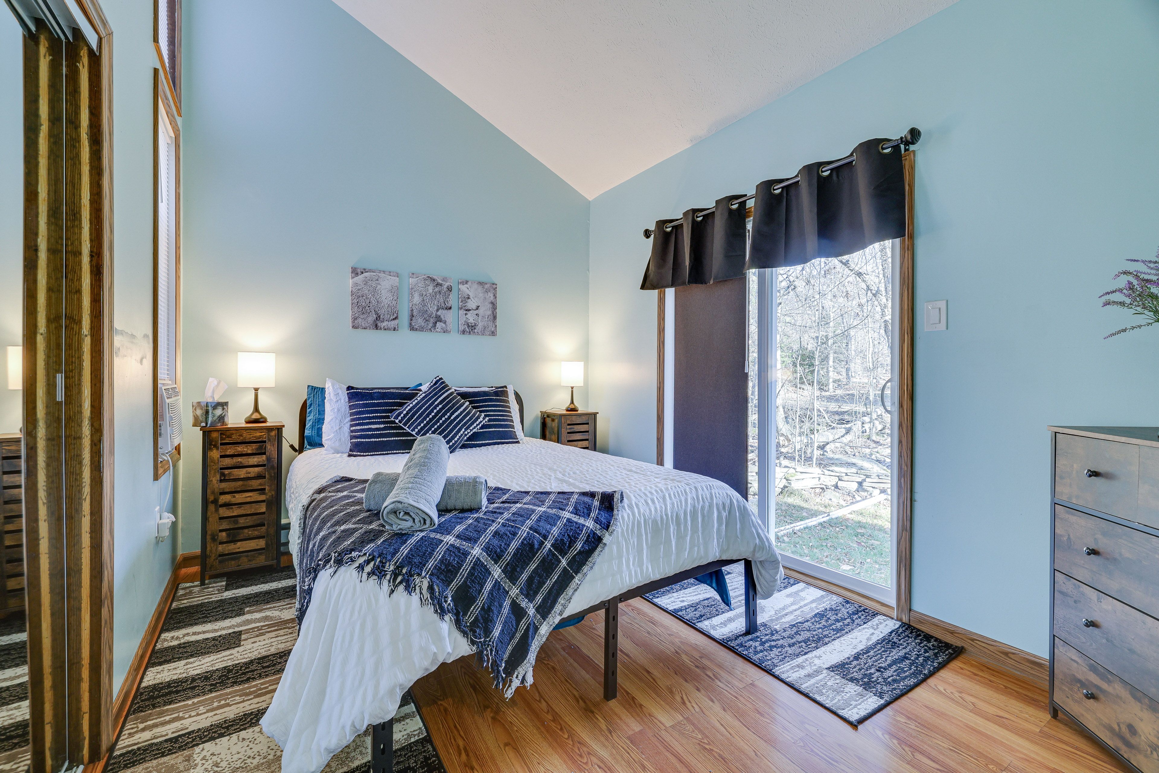 Bedroom 1 | Queen Bed | Smart TV | Linens Provided