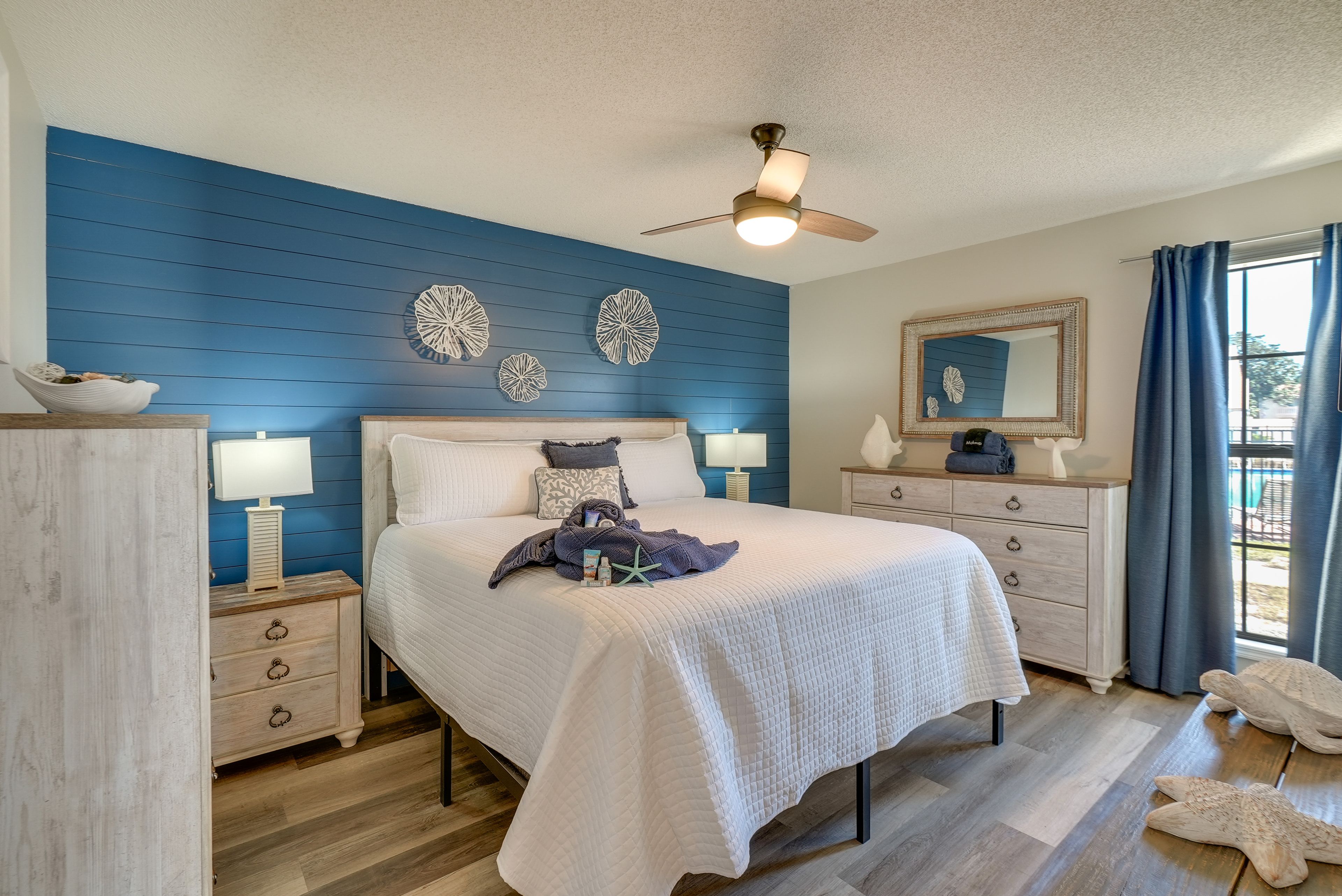 Bedroom 1 | King Bed | 1st Floor