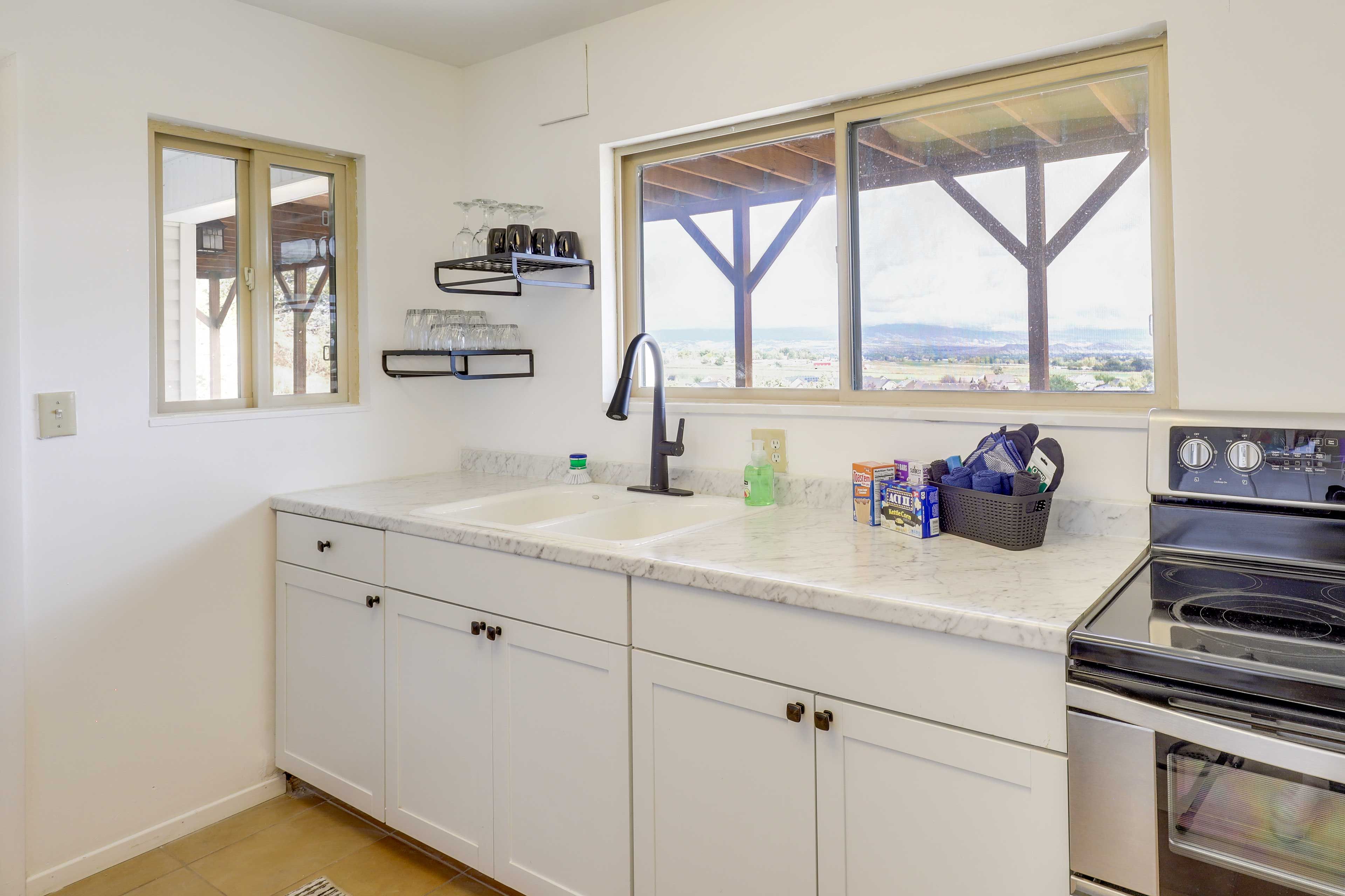 Kitchen | Cooking Basics | Dishware & Flatware | Trash Bags | Paper Towels