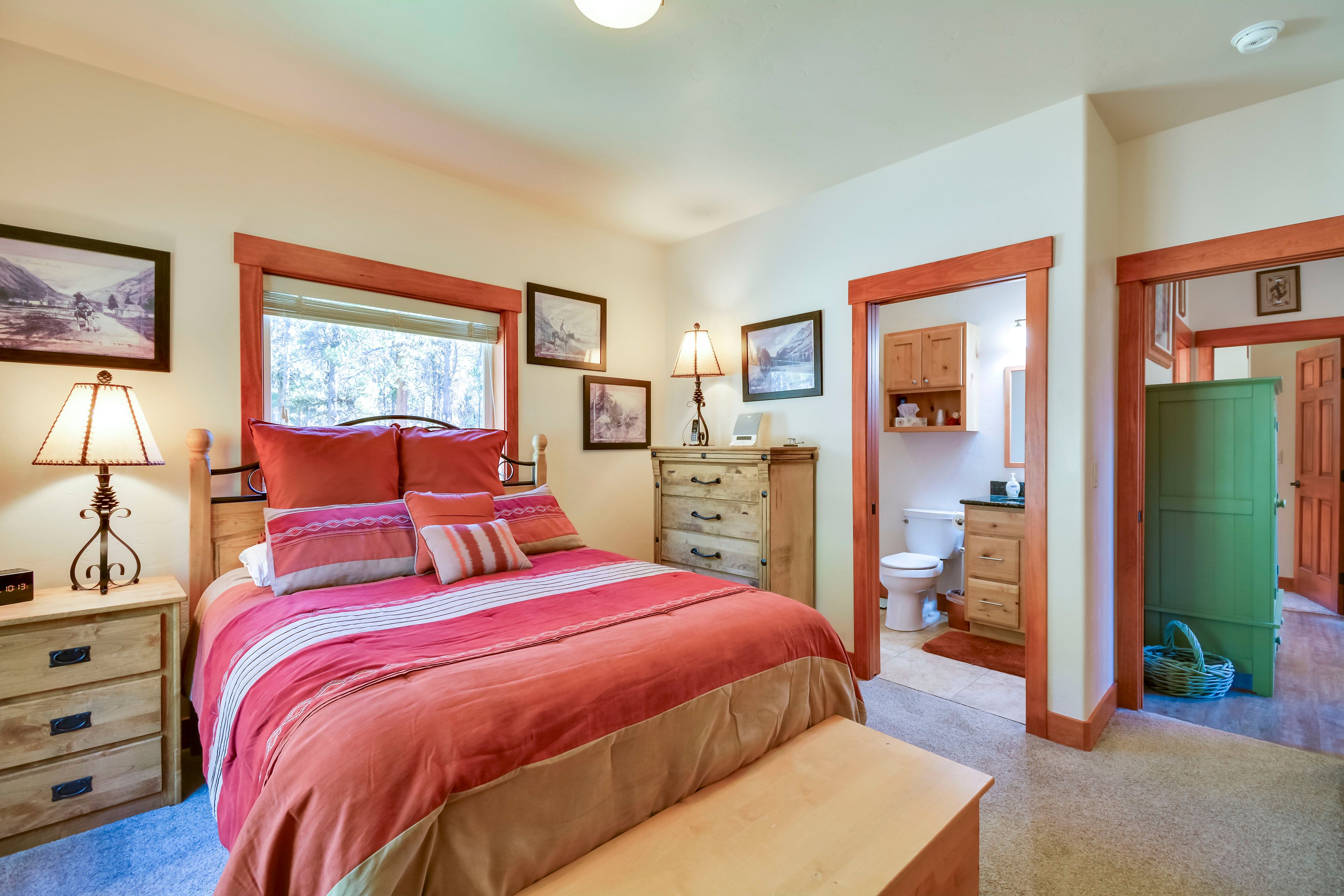 Bedroom 2 | 1st Floor | Queen Bed | Smart TV