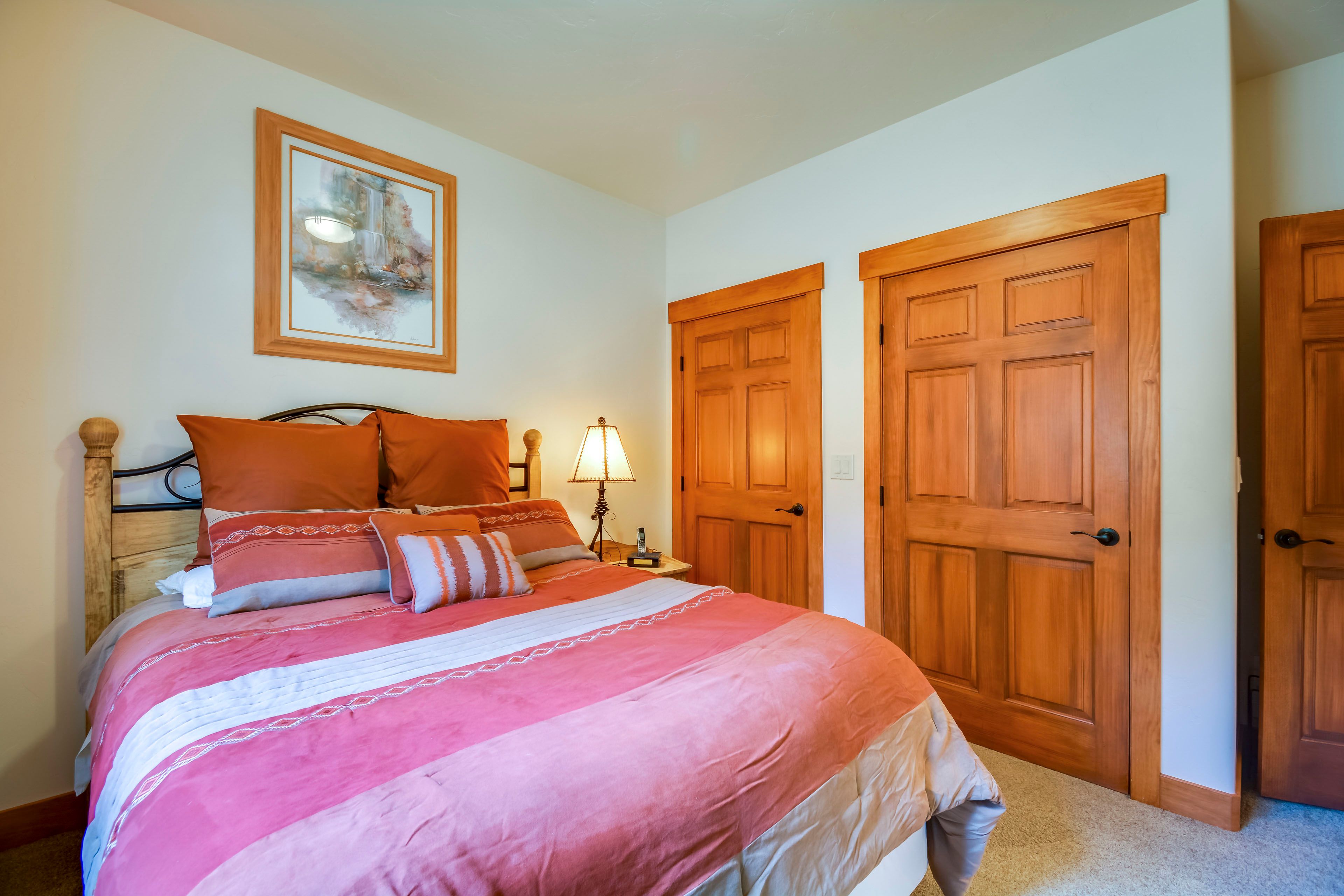 Bedroom 1 | 1st Floor | Queen Bed | Linens Provided | Smart TV