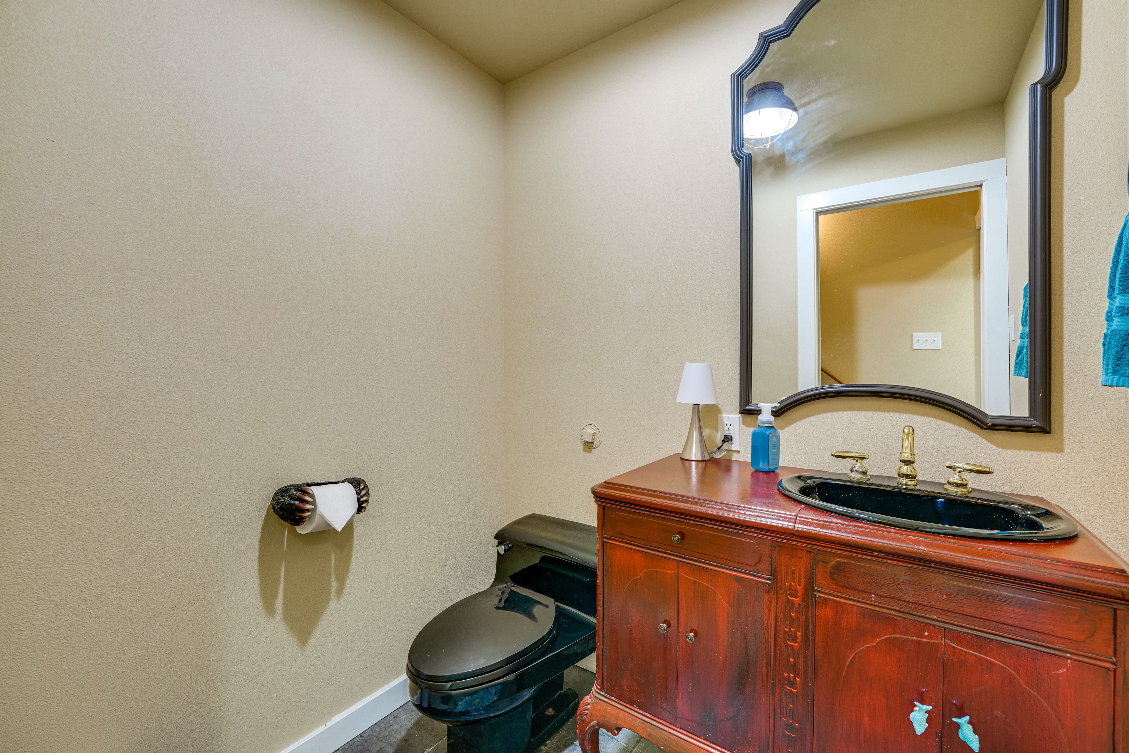 Half Bathroom | 1st Floor