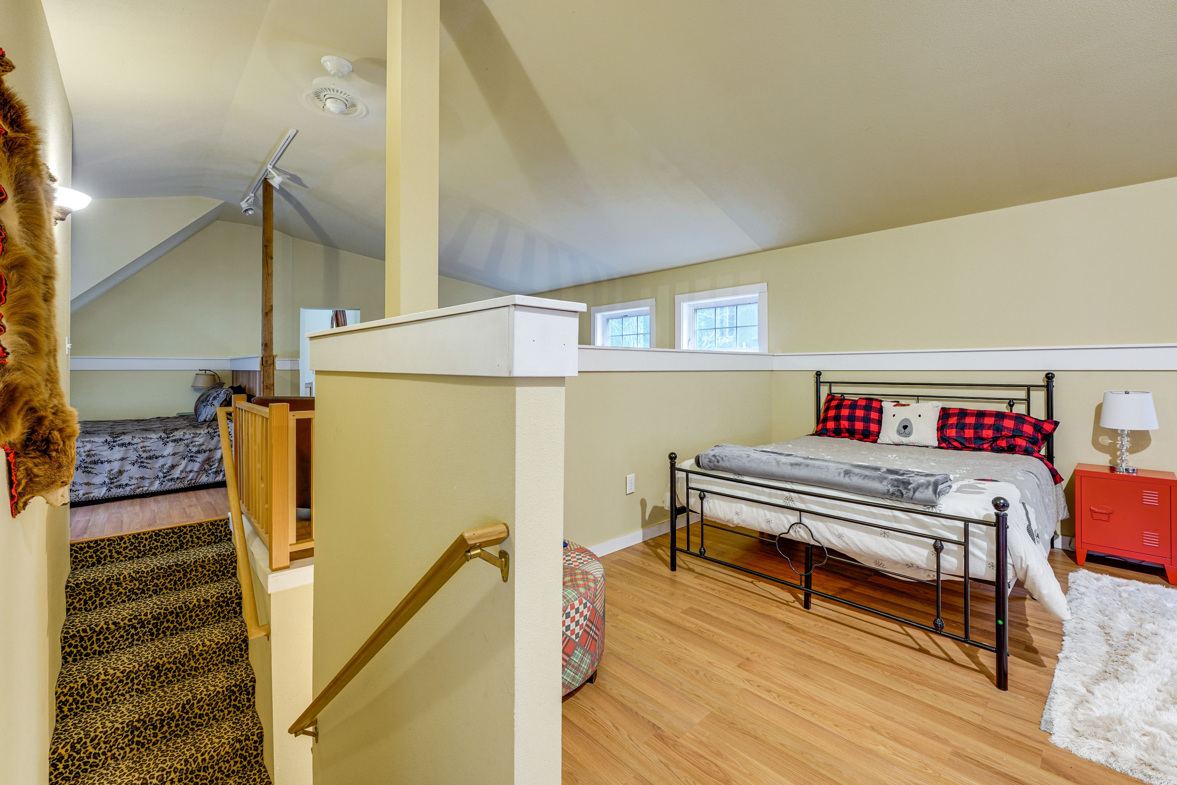 Loft B | 2nd Floor | Full Bed | 2 Queen Beds | 2 Twin/Full Bunk Beds