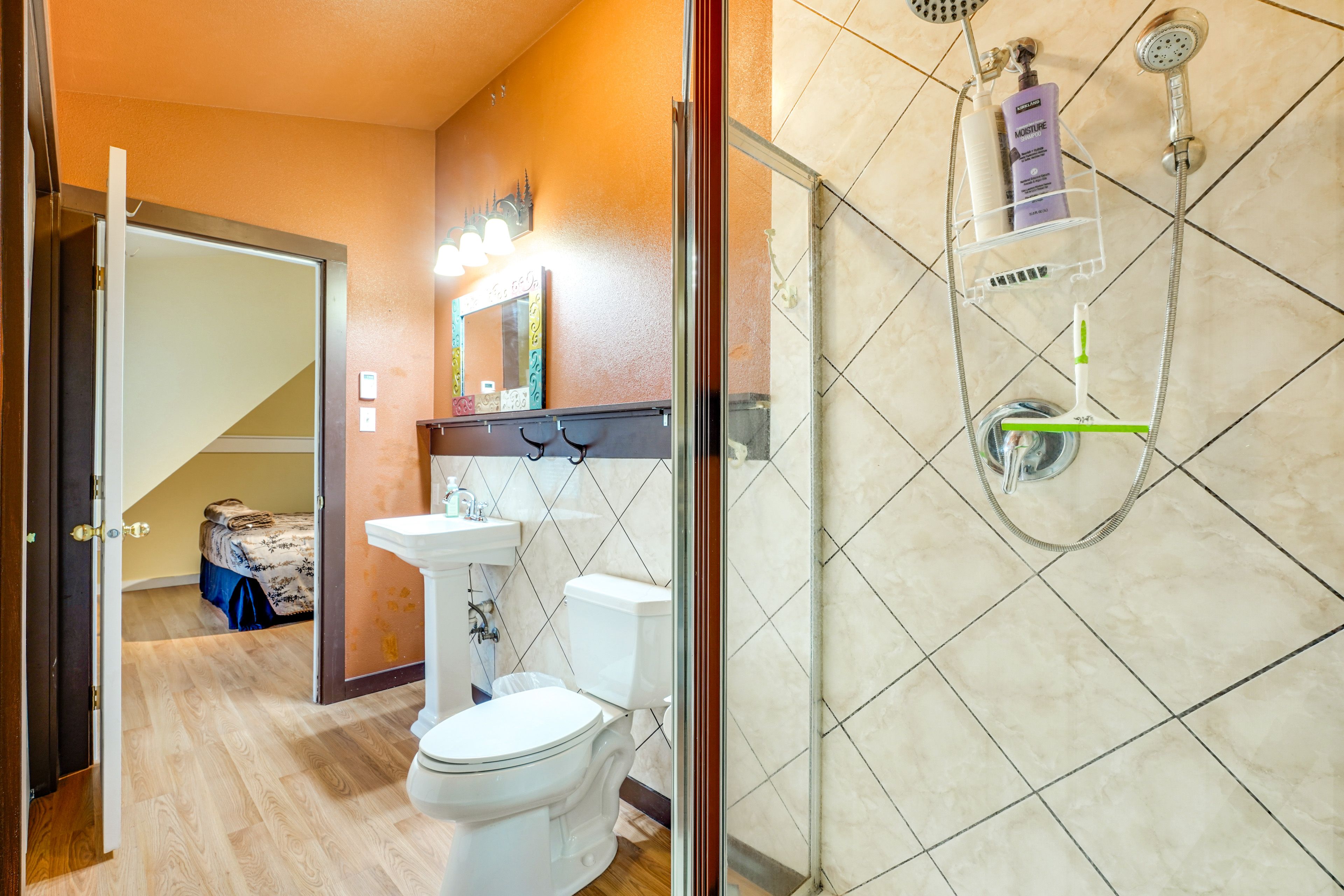 Full Bathroom | 2nd Floor