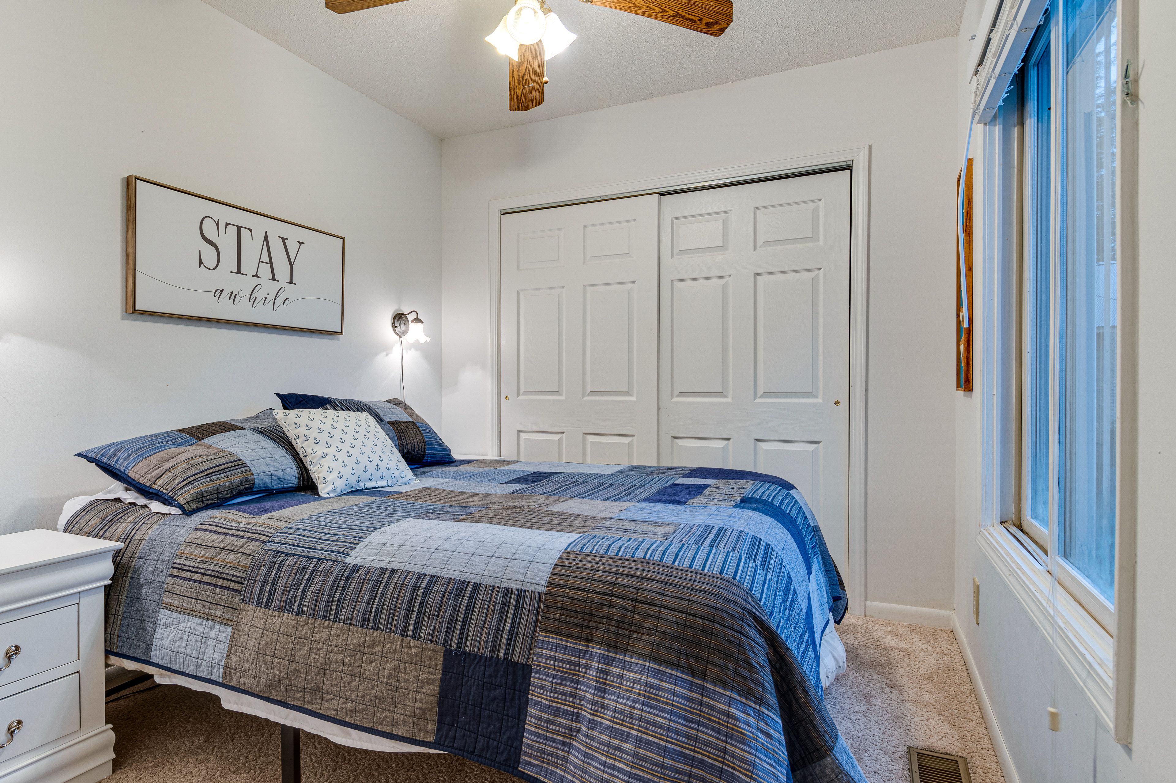 Bedroom 1 | Queen Bed