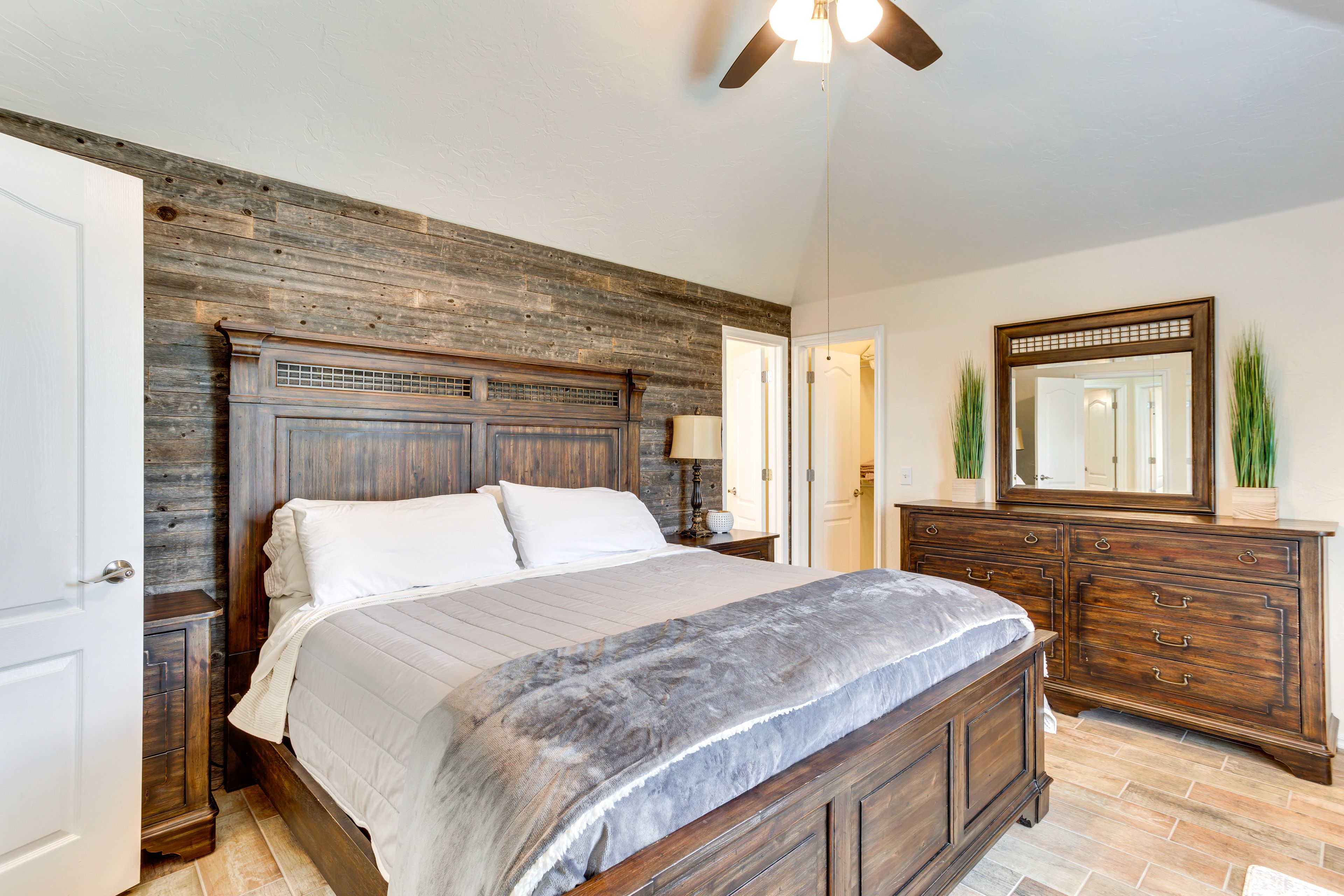 Bedroom 1 | King Bed | Linens Provided