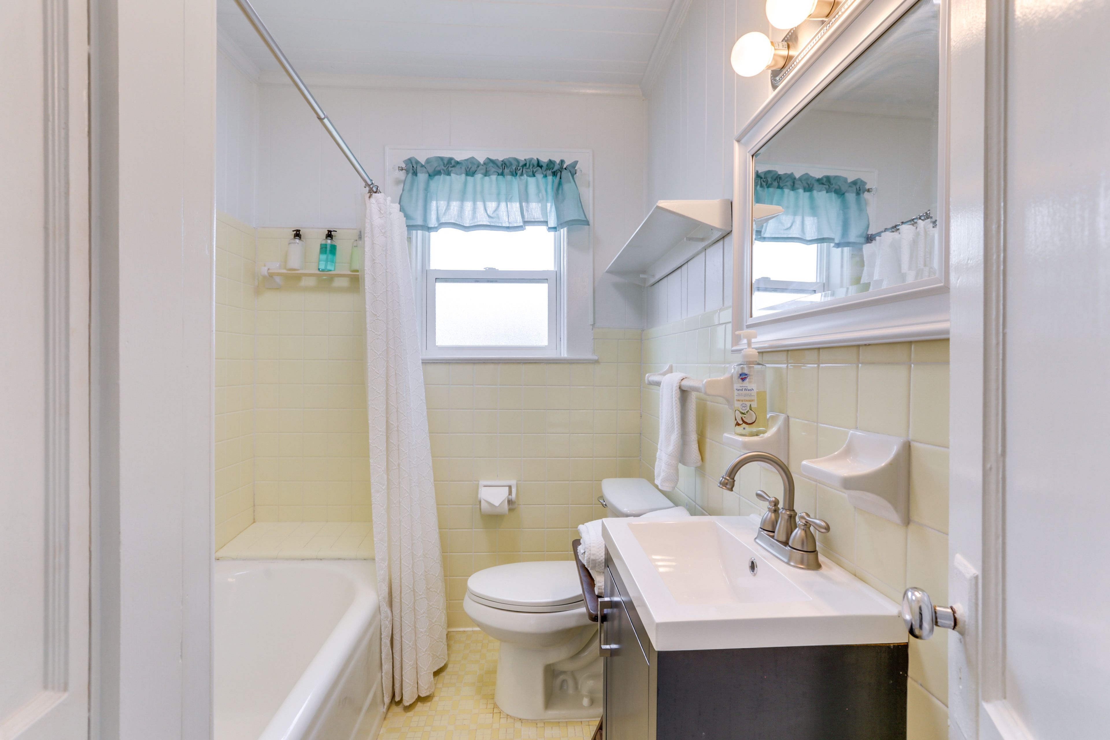 Full Bathroom