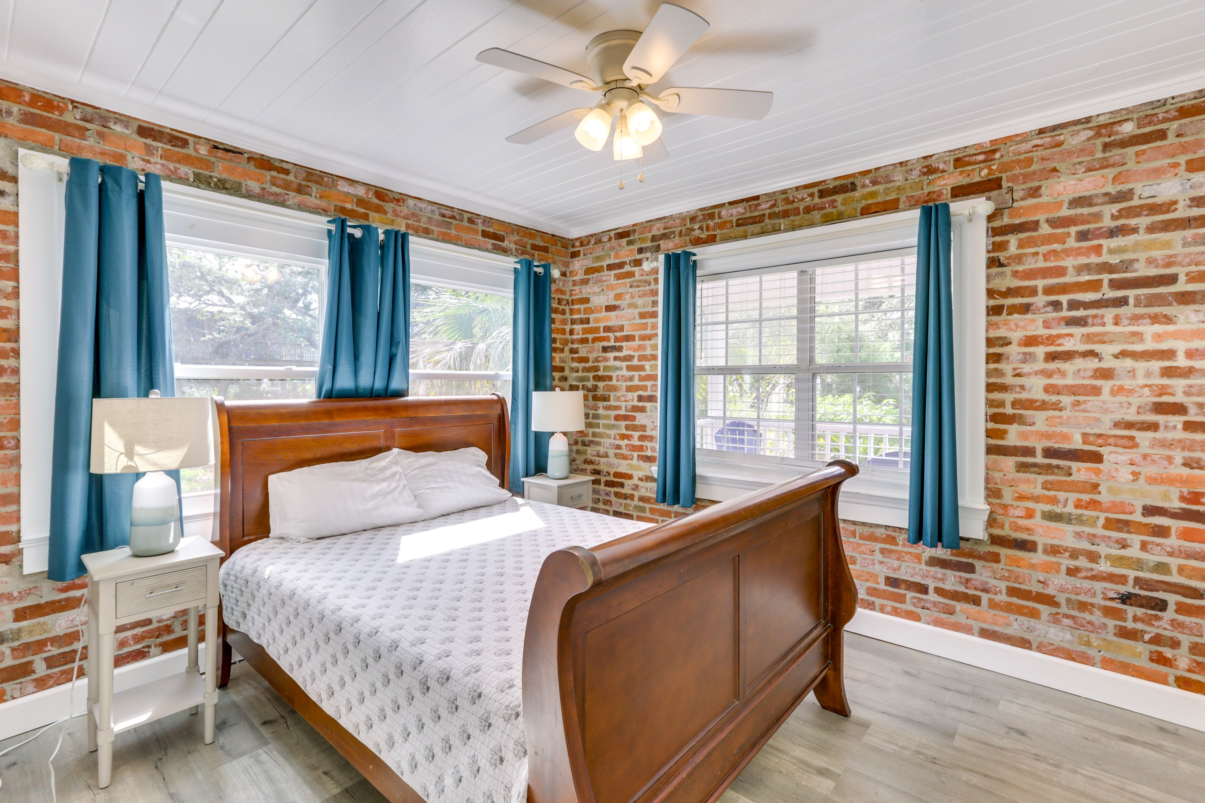 Bedroom 2 | Queen Bed