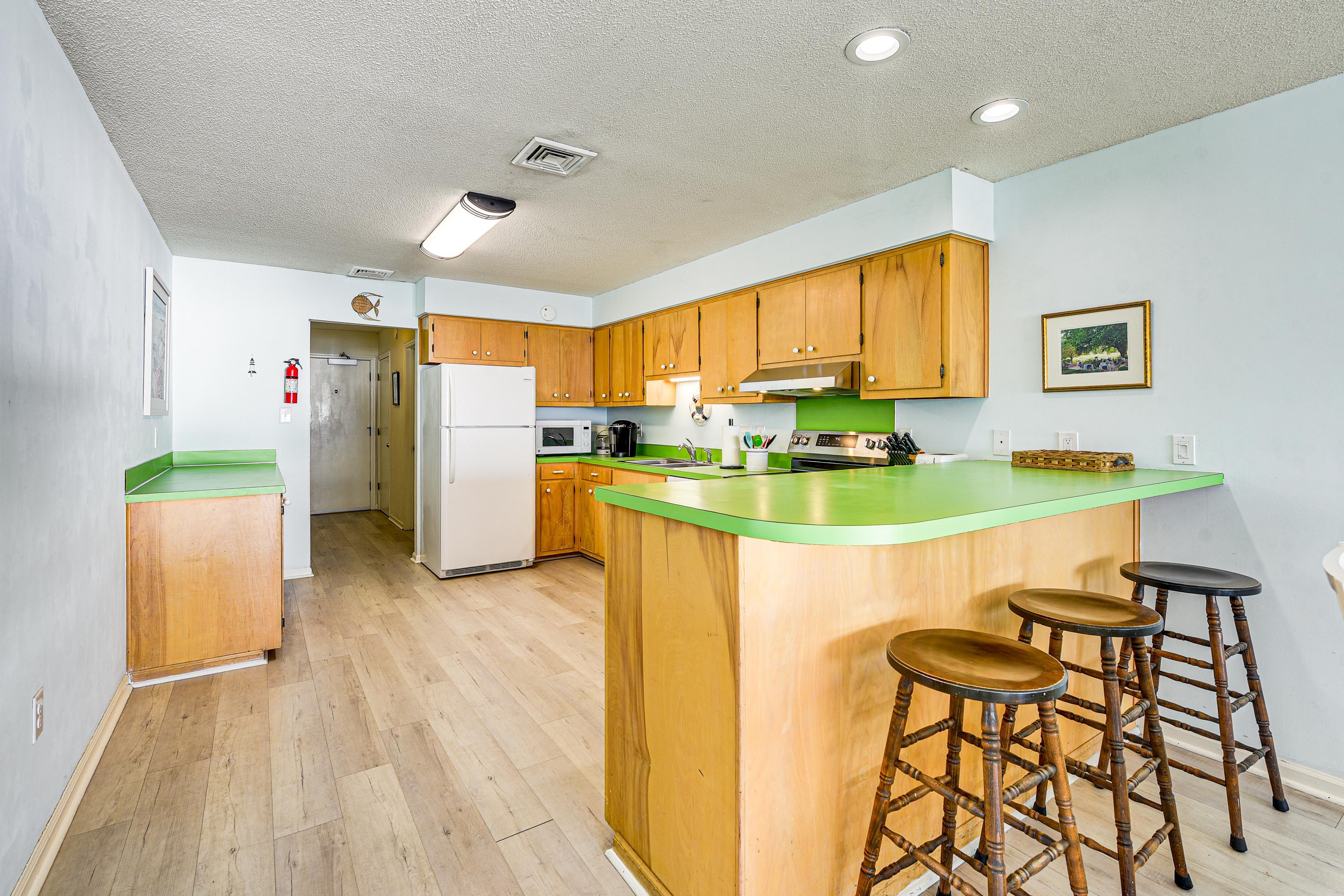 Kitchen | Dishwasher | Keurig & Drip Coffee Makers