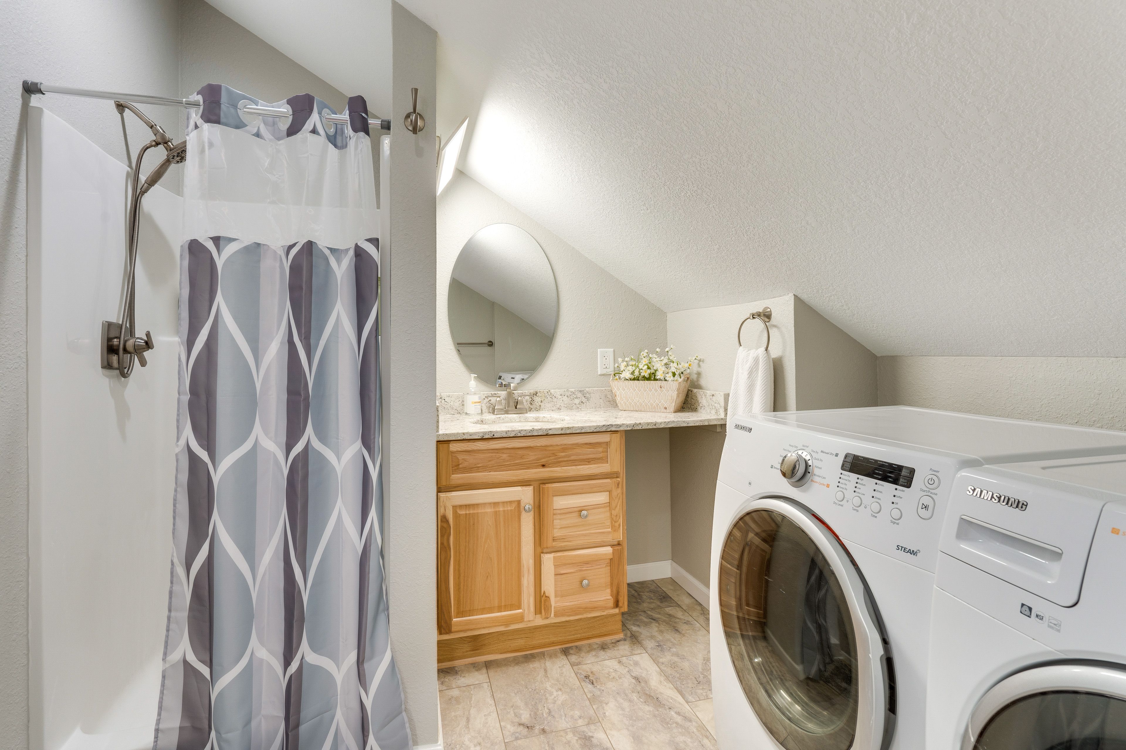 Bathroom | Washer/Dryer | Complimentary Toiletries | Towels Provided