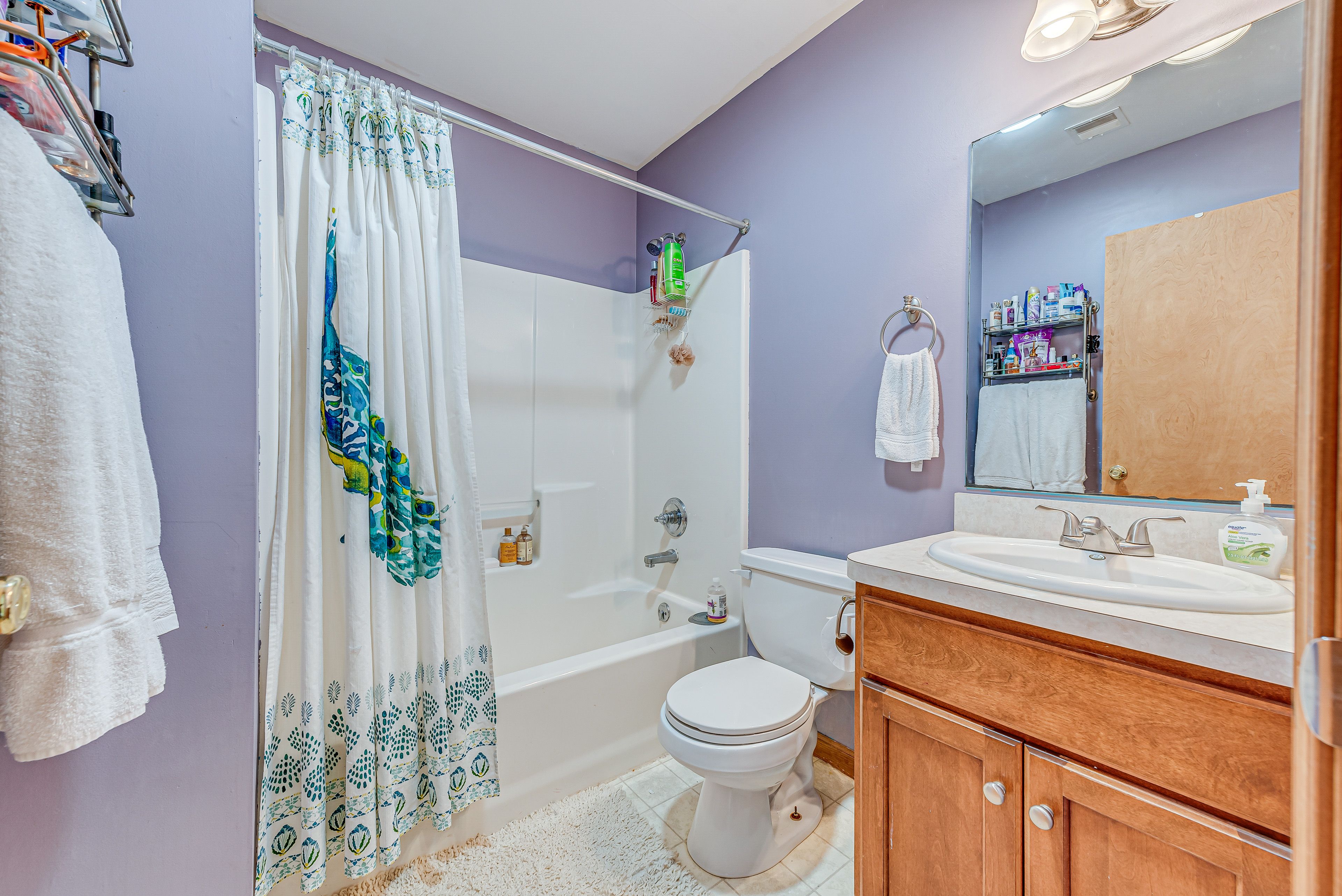 Full Bathroom | Complimentary Toiletries