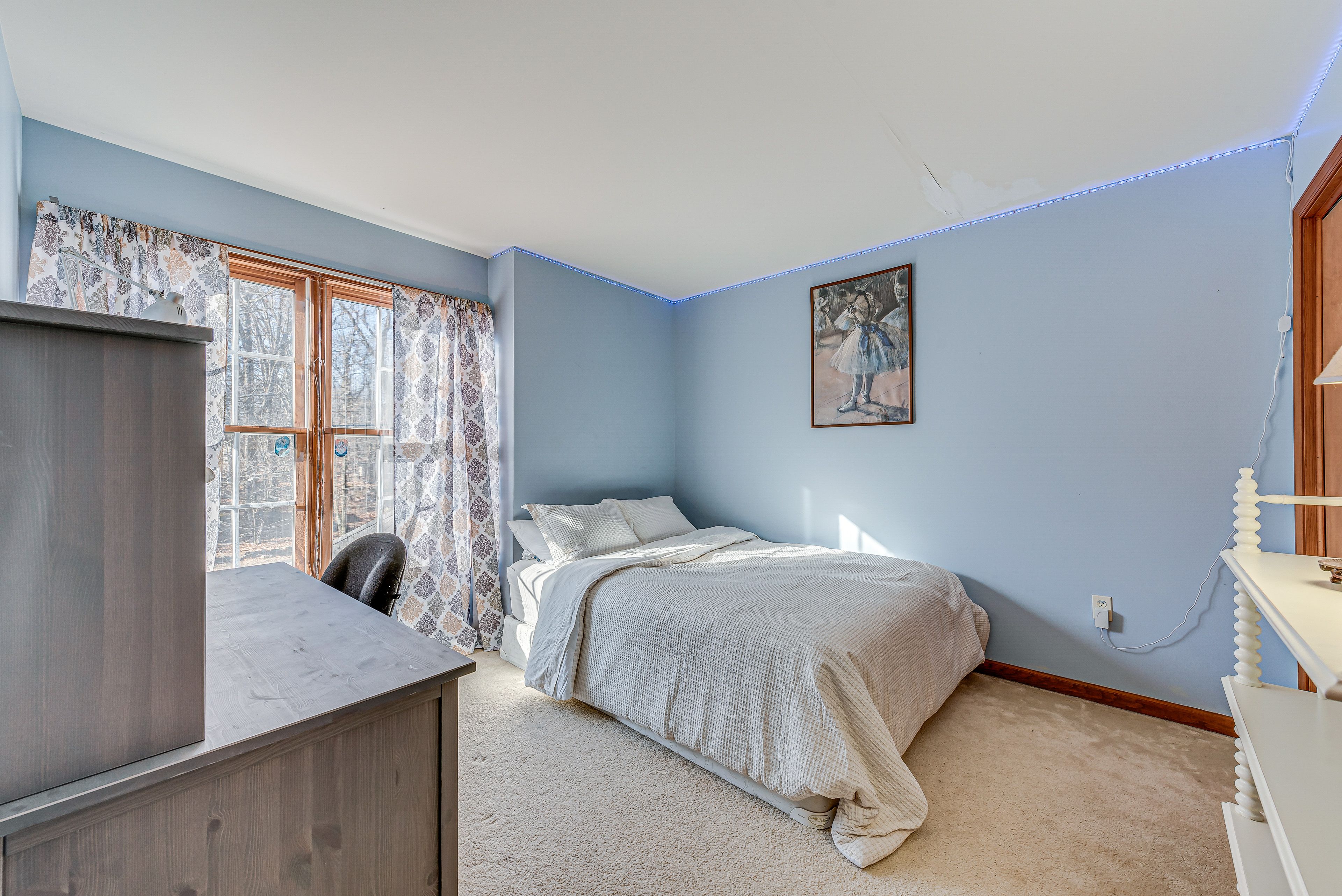 Bedroom 2 | Queen Bed | Laptop-Friendly Workspace