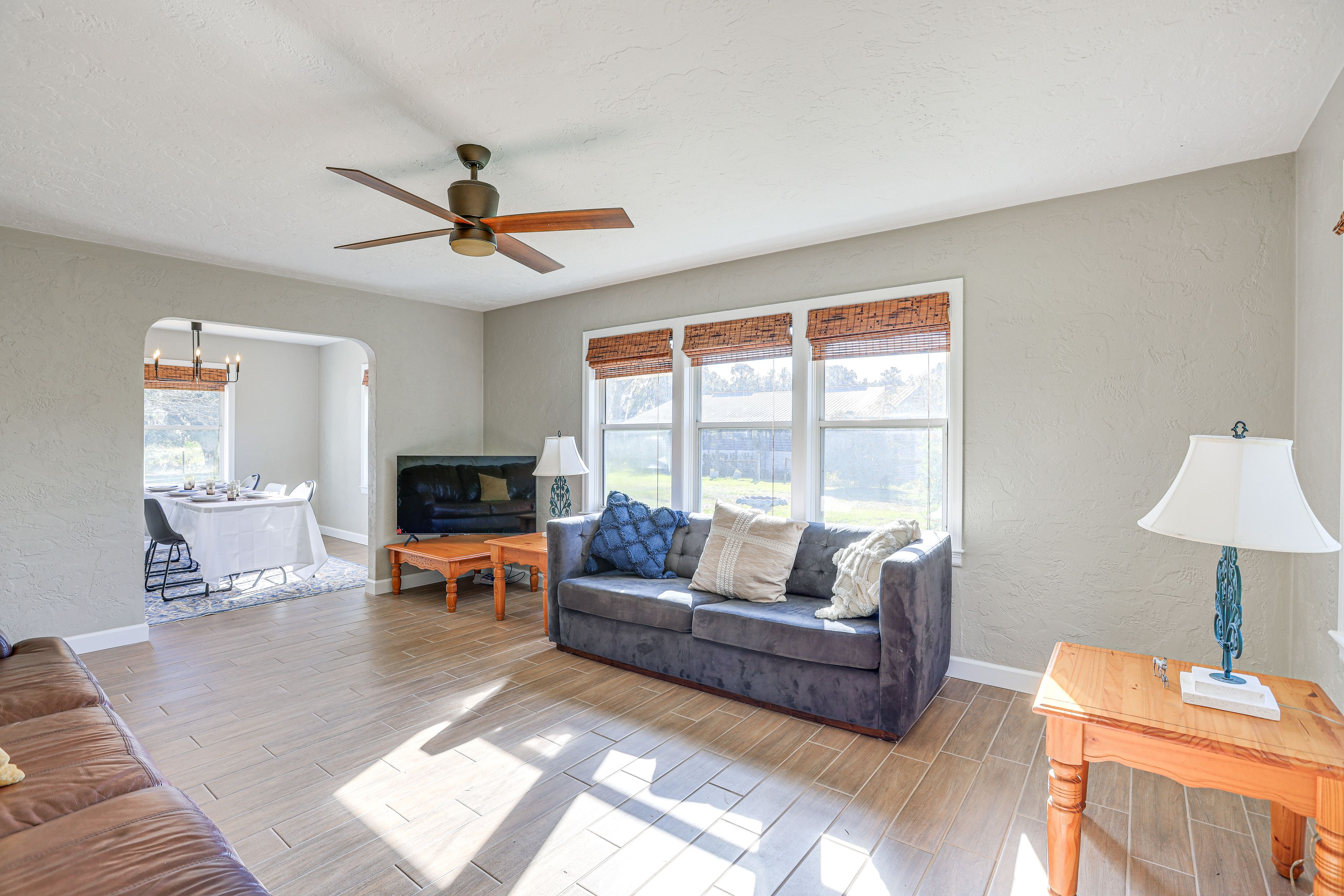 Living Room | Smart TV