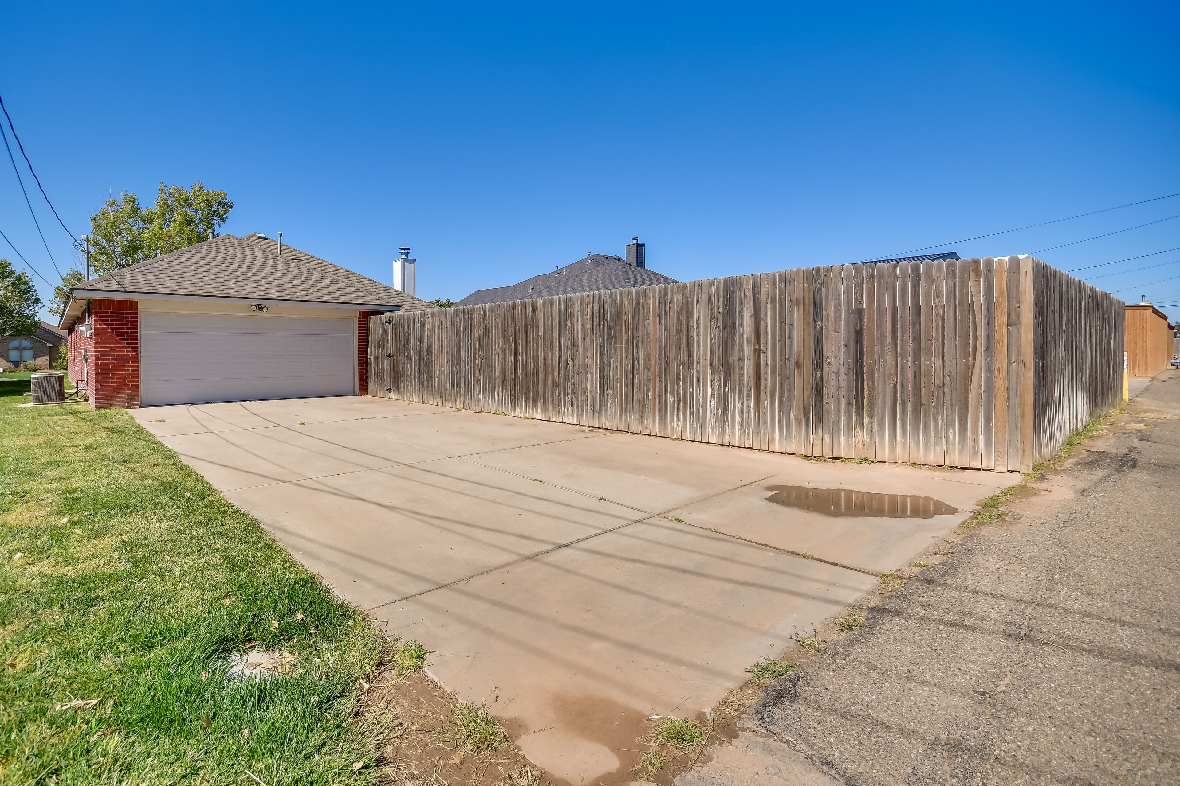Parking | Driveway (2 Vehicles) | RV/Trailer Parking | Street Parking