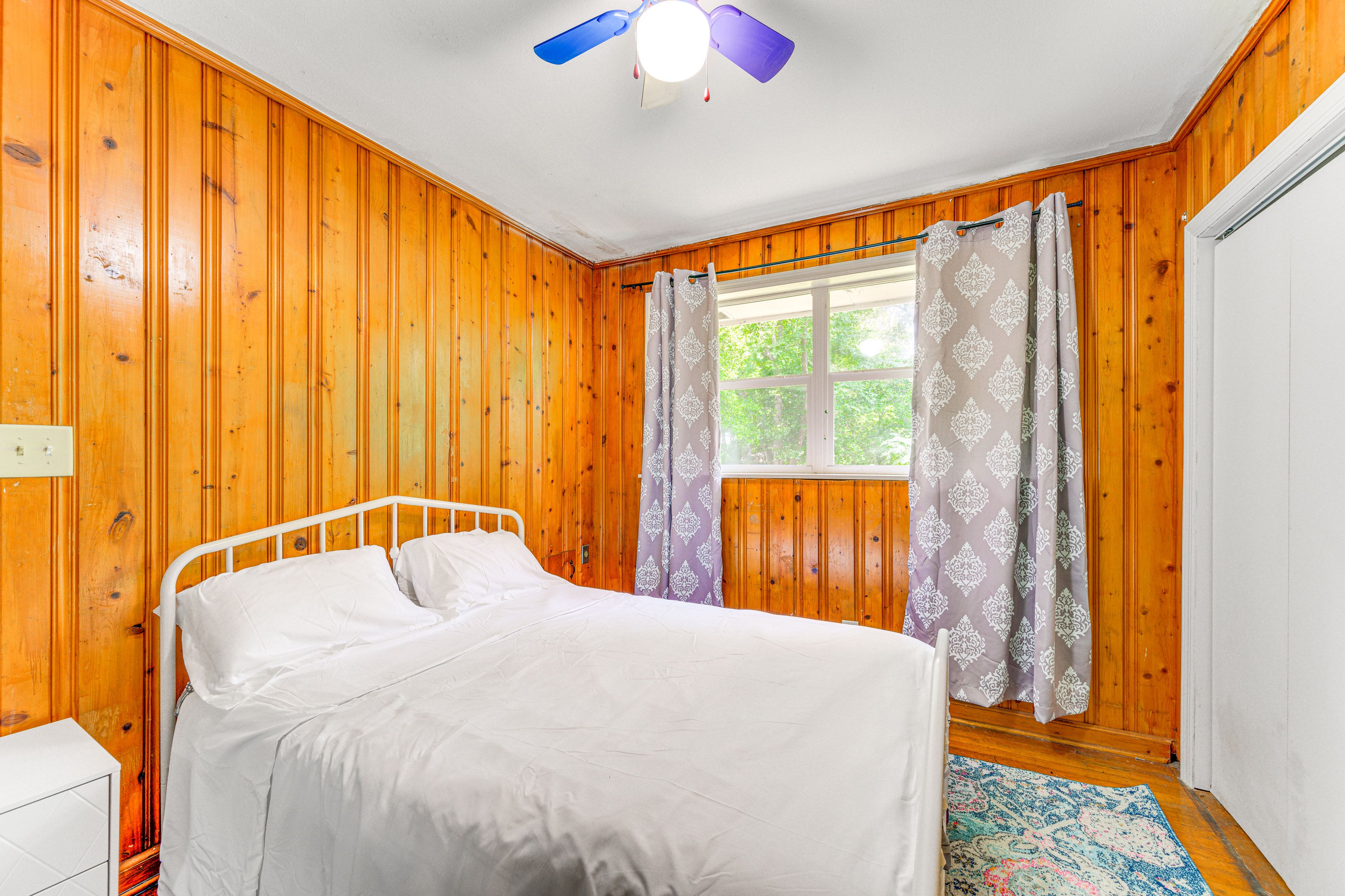 Bedroom 2 | Queen Bed