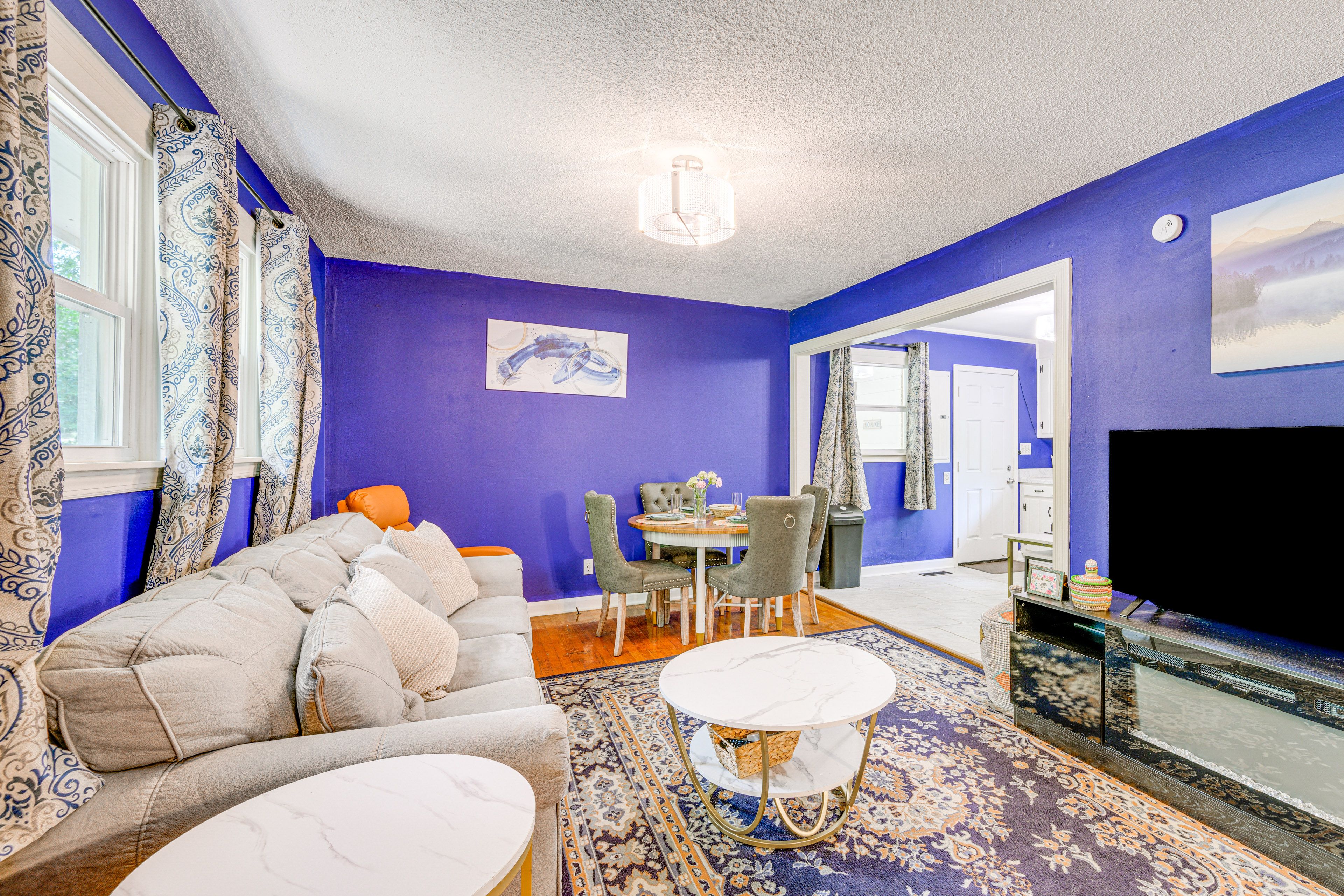 Living Room | Free WiFi | Smart TV | Electric Fireplace | Queen Sleeper Sofa