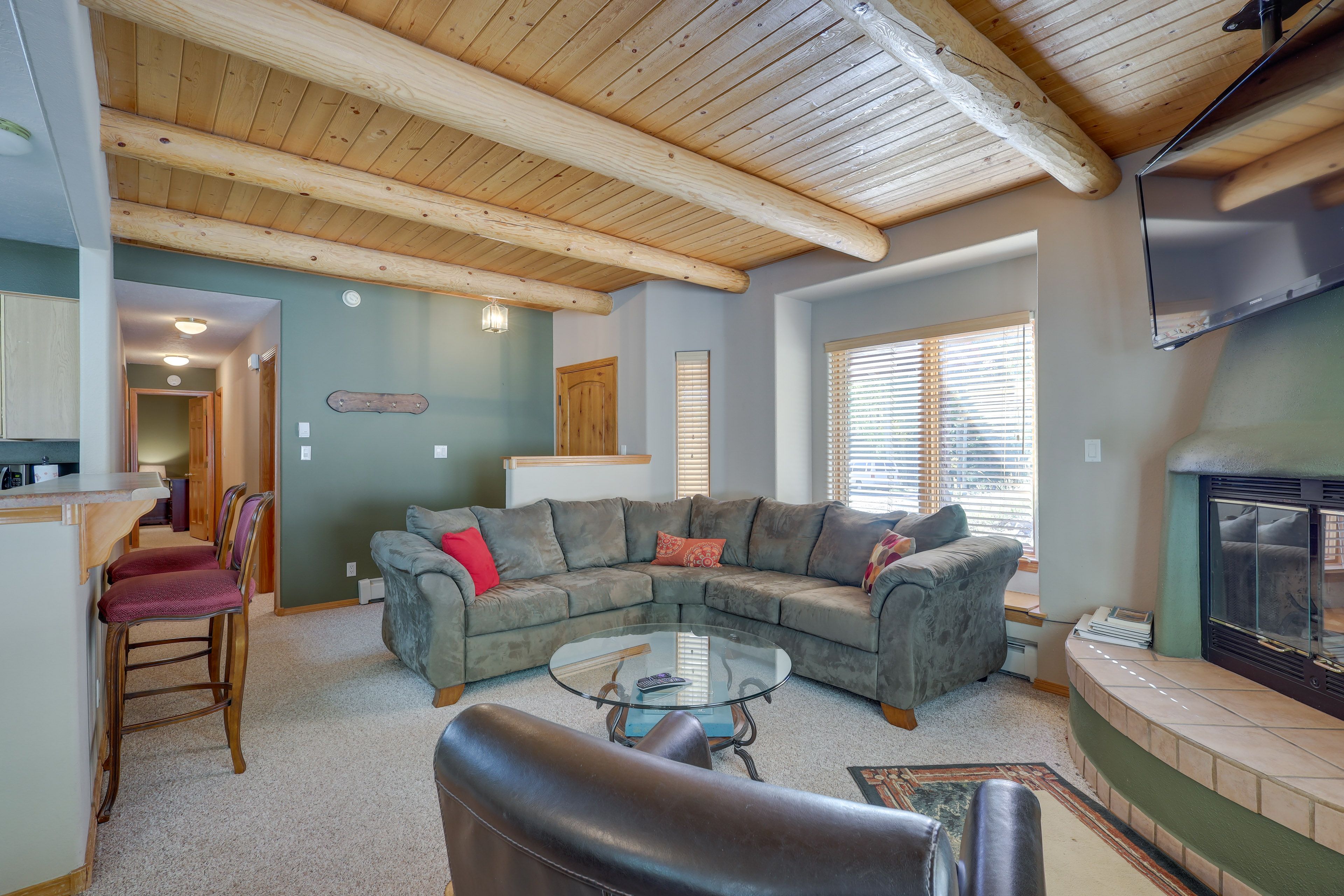 Living Area | Free WiFi | Cable TV | Fireplace