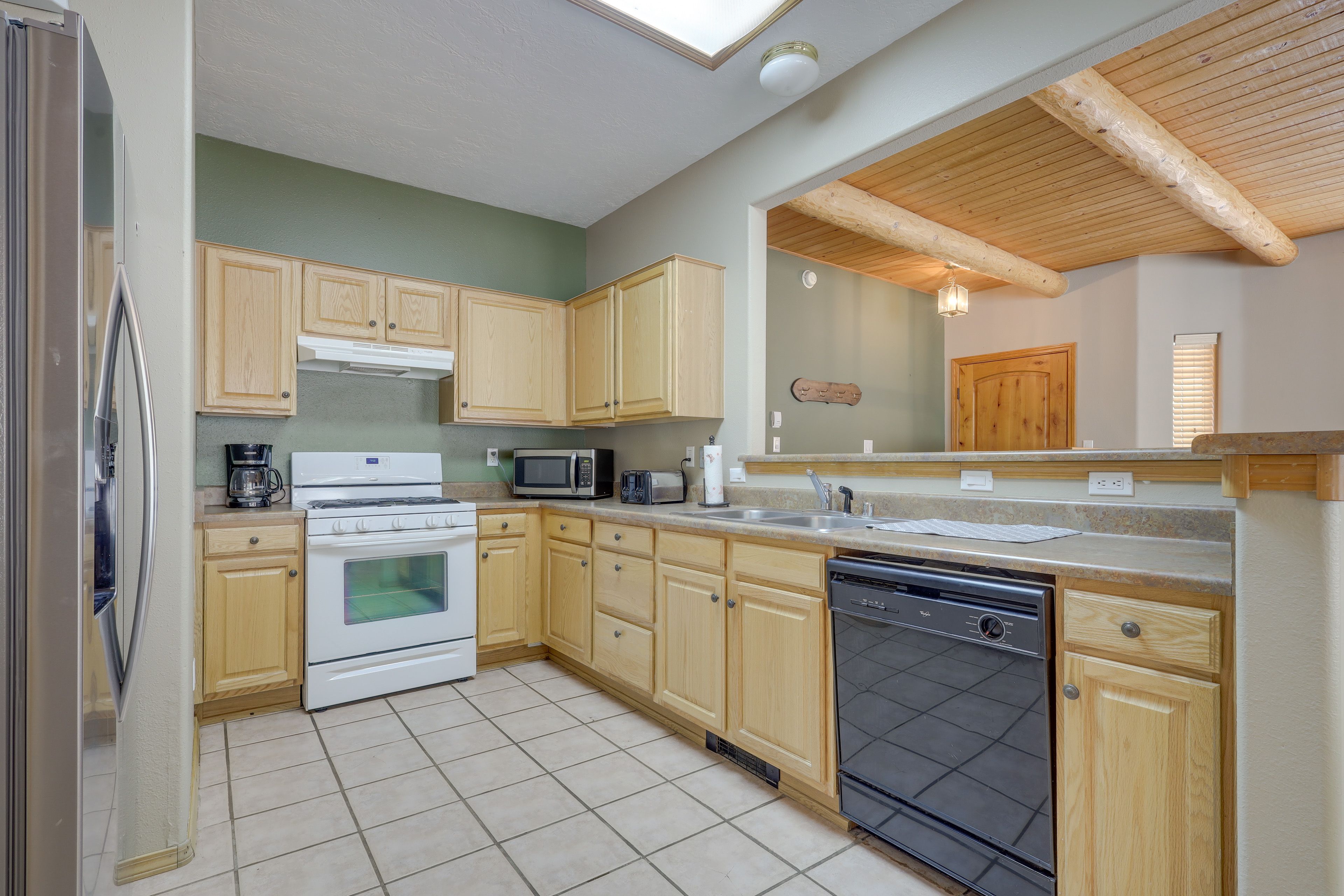 Fully Equipped Kitchen | Cooking Basics | Coffee Maker | Toaster