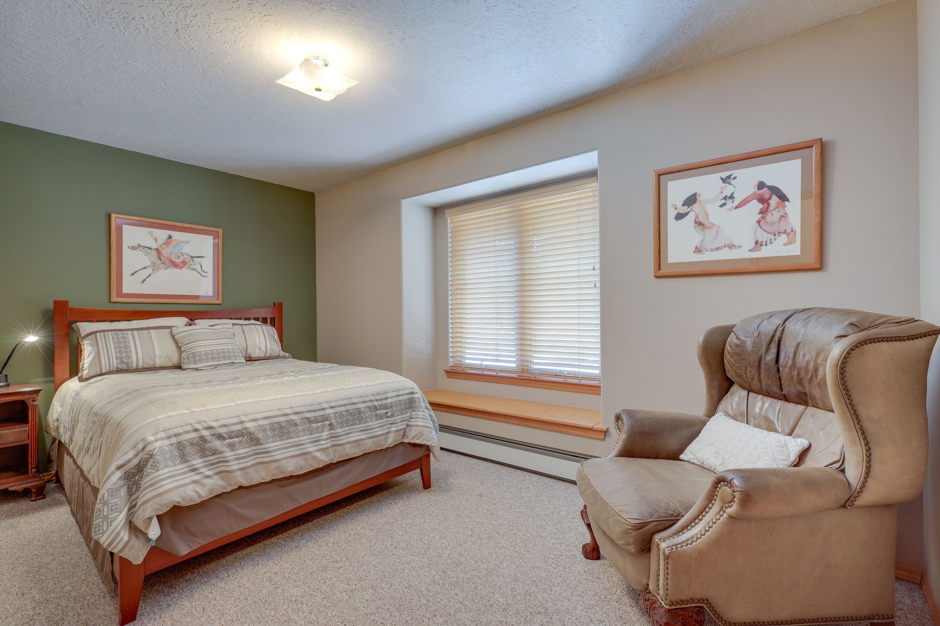 Bedroom 2 | Queen Bed