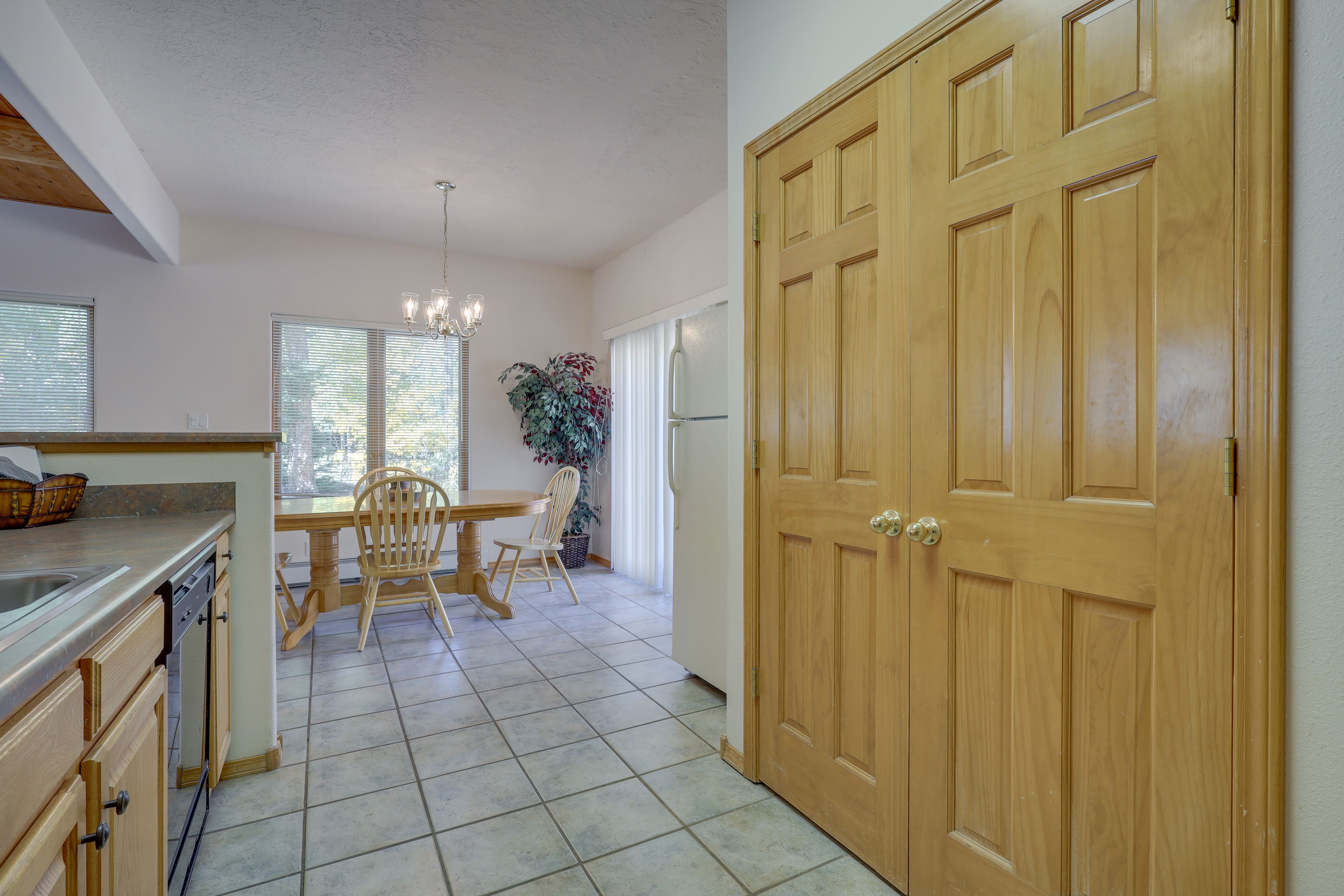 Kitchen | Dishwasher | In-Unit Laundry