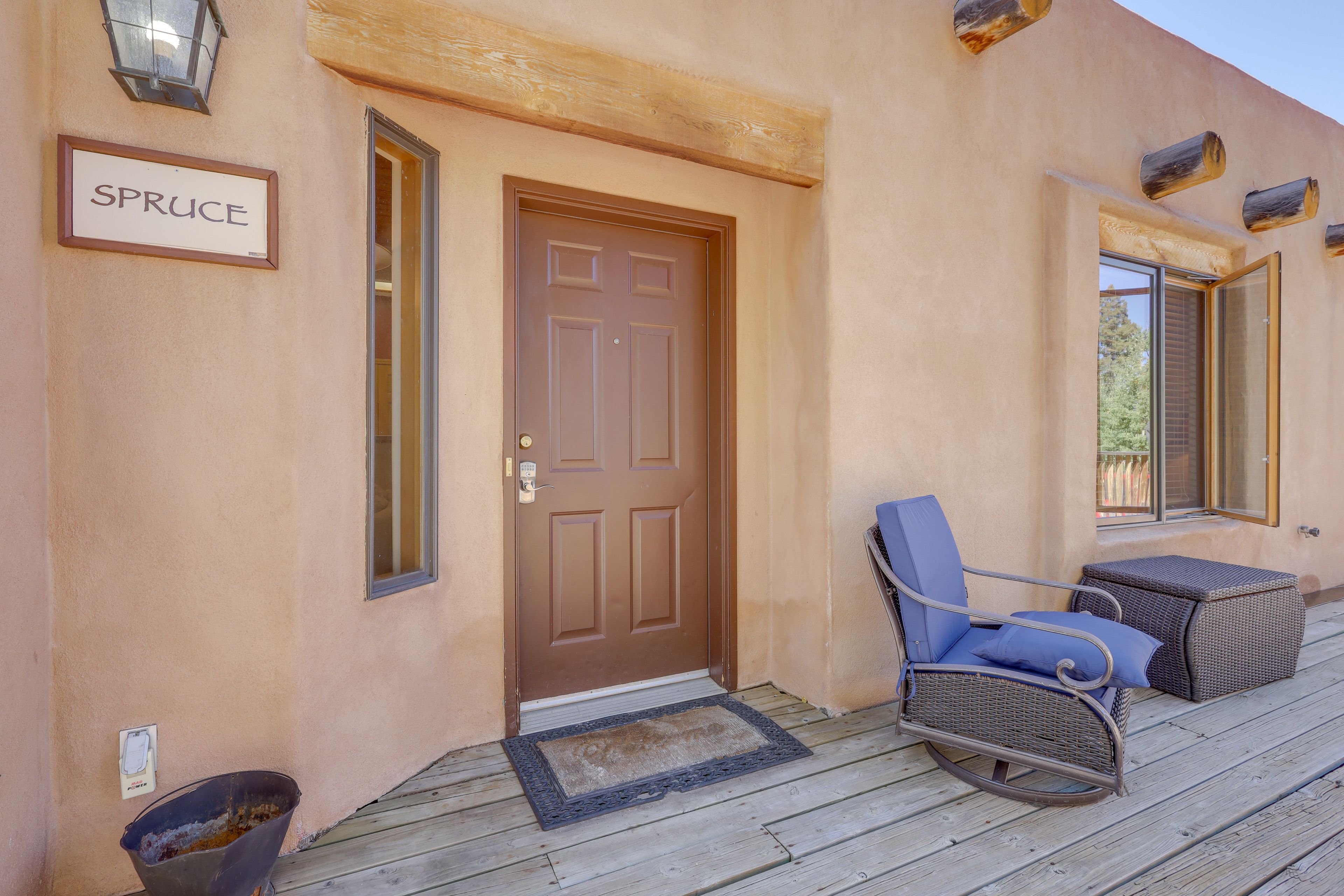 Cabin Exterior | Front Entrance
