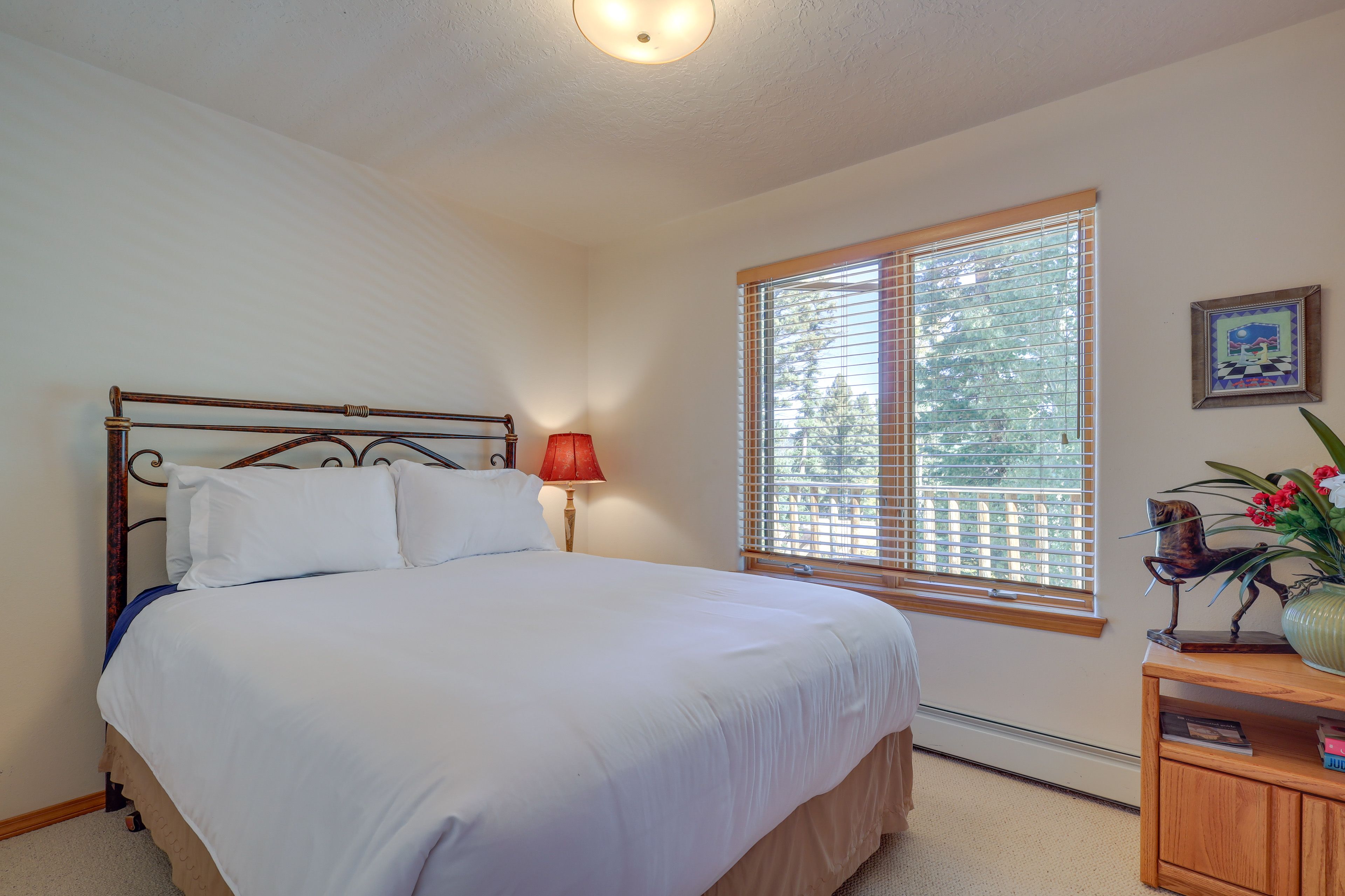Bedroom 3 | Queen Bed