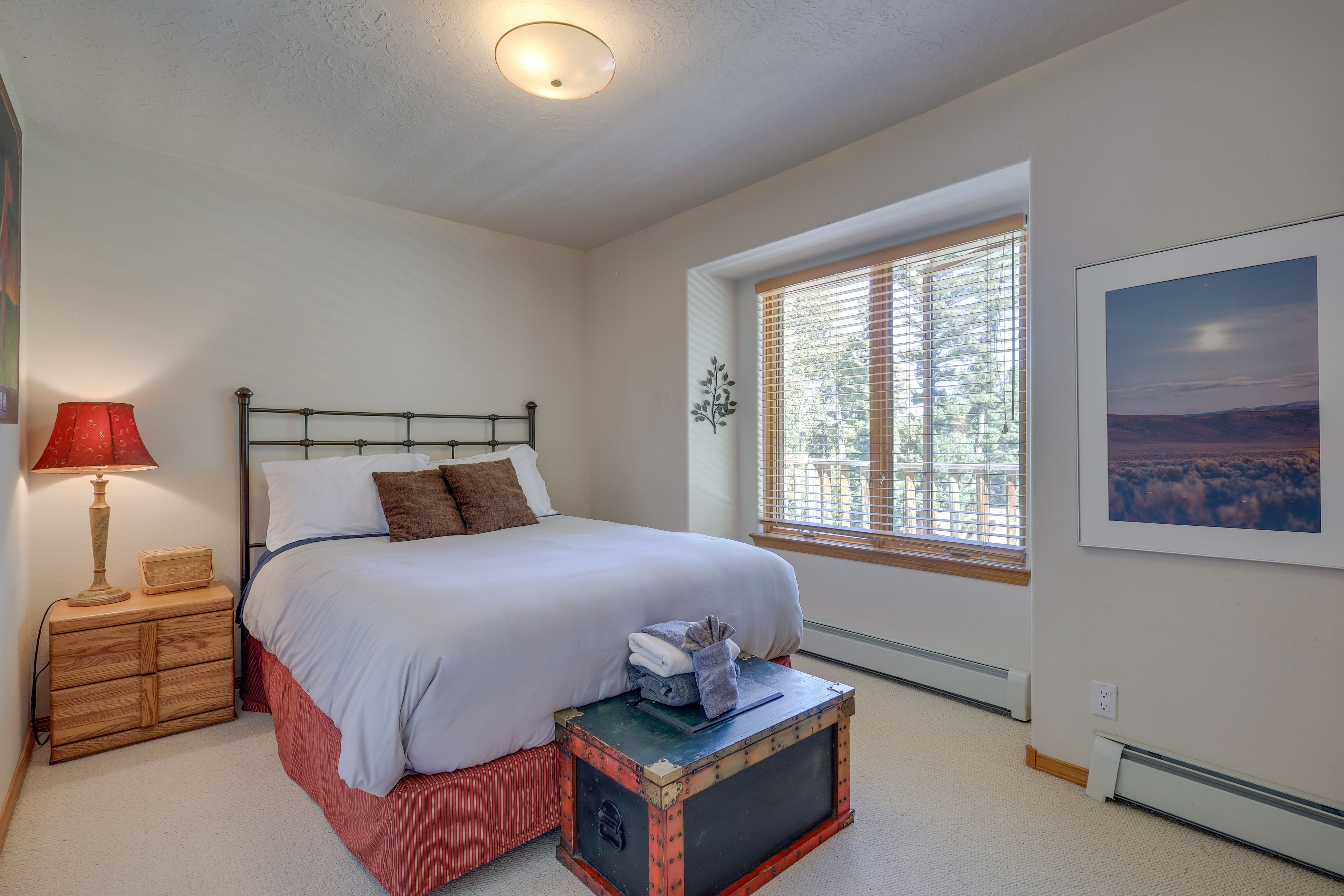 Bedroom 2 | Queen Bed