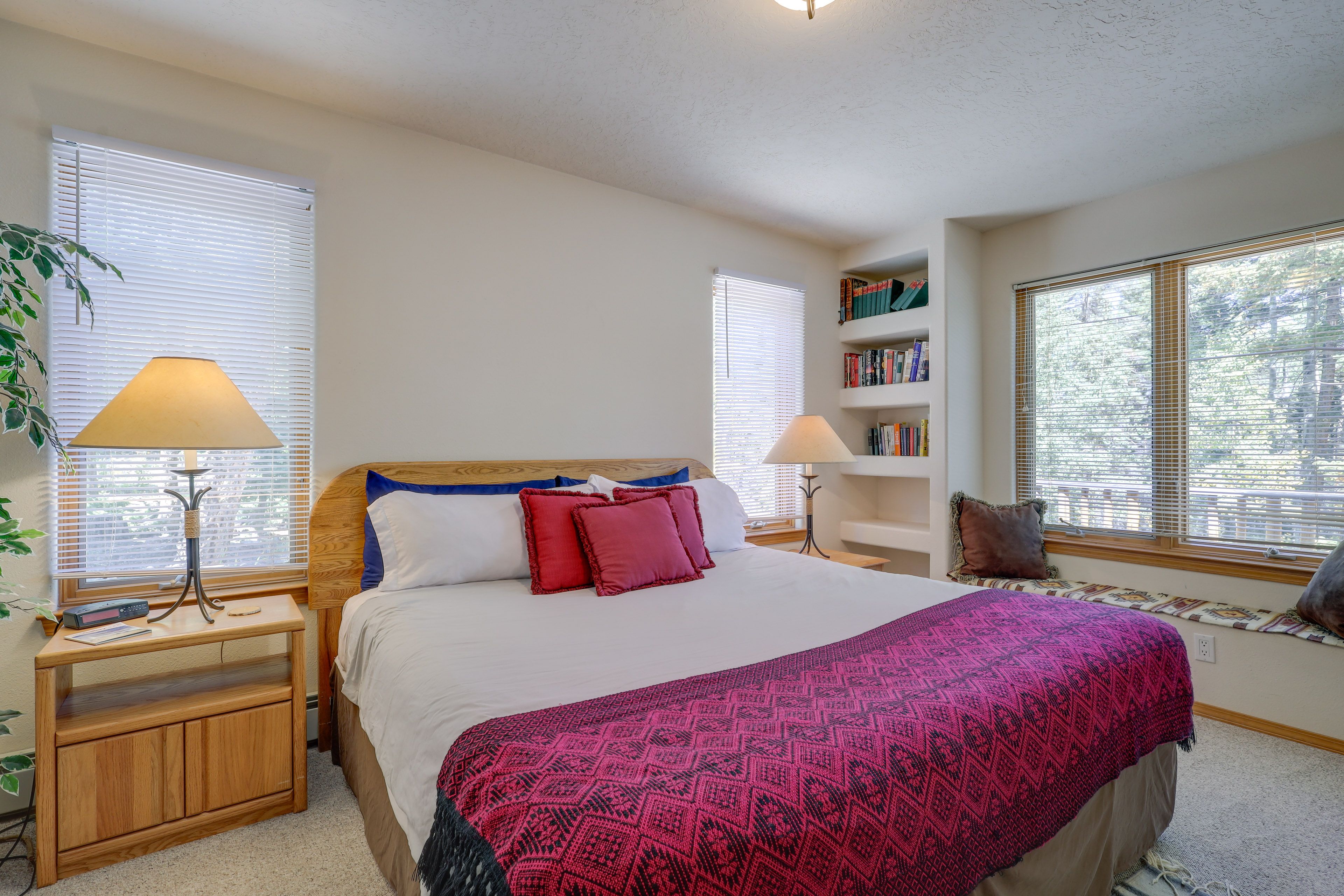 Bedroom | King Bed