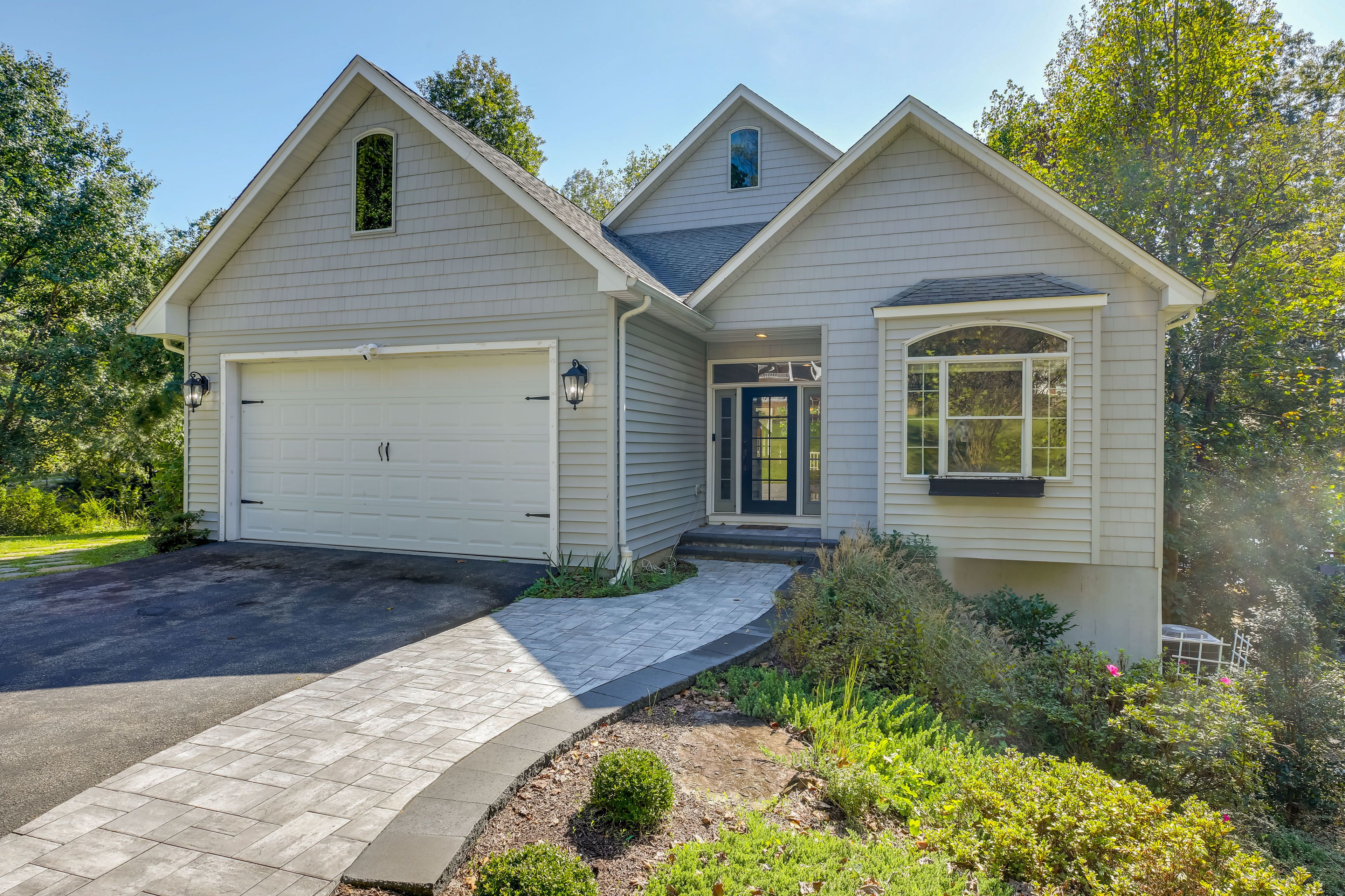 Parking | Driveway (2 Vehicles) | Garage (1 Vehicle)