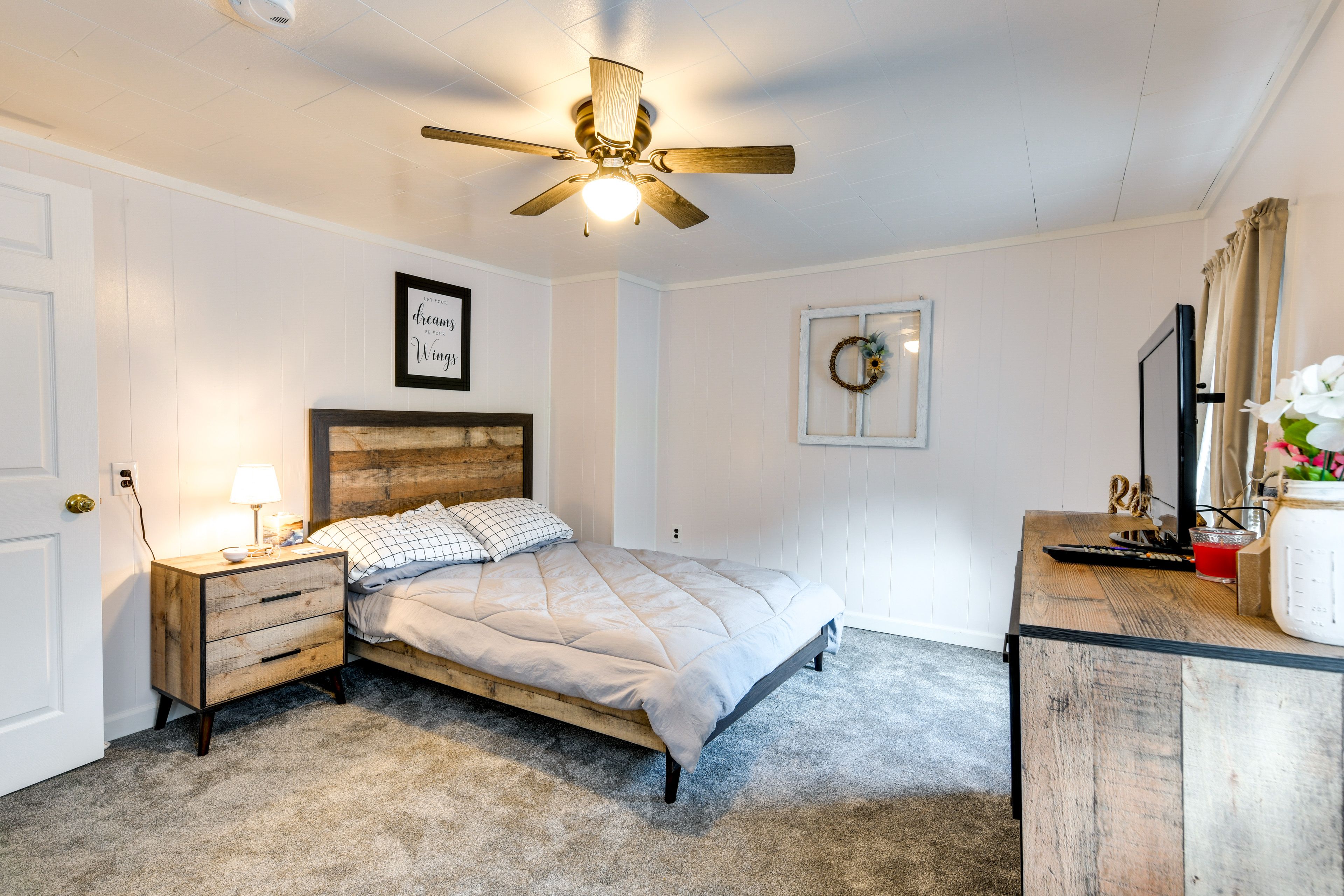 Bedroom 2 | 2nd Floor | Full Bed | Smart TV | Walk-In Closet