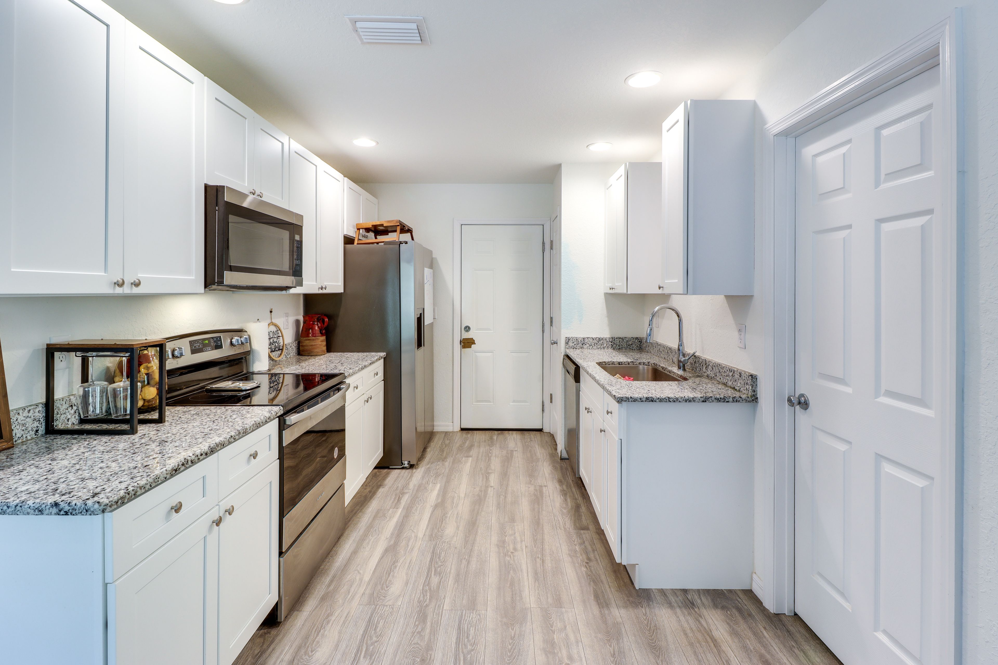Kitchen | Cooking Basics | Trash Bags & Paper Towels Provided