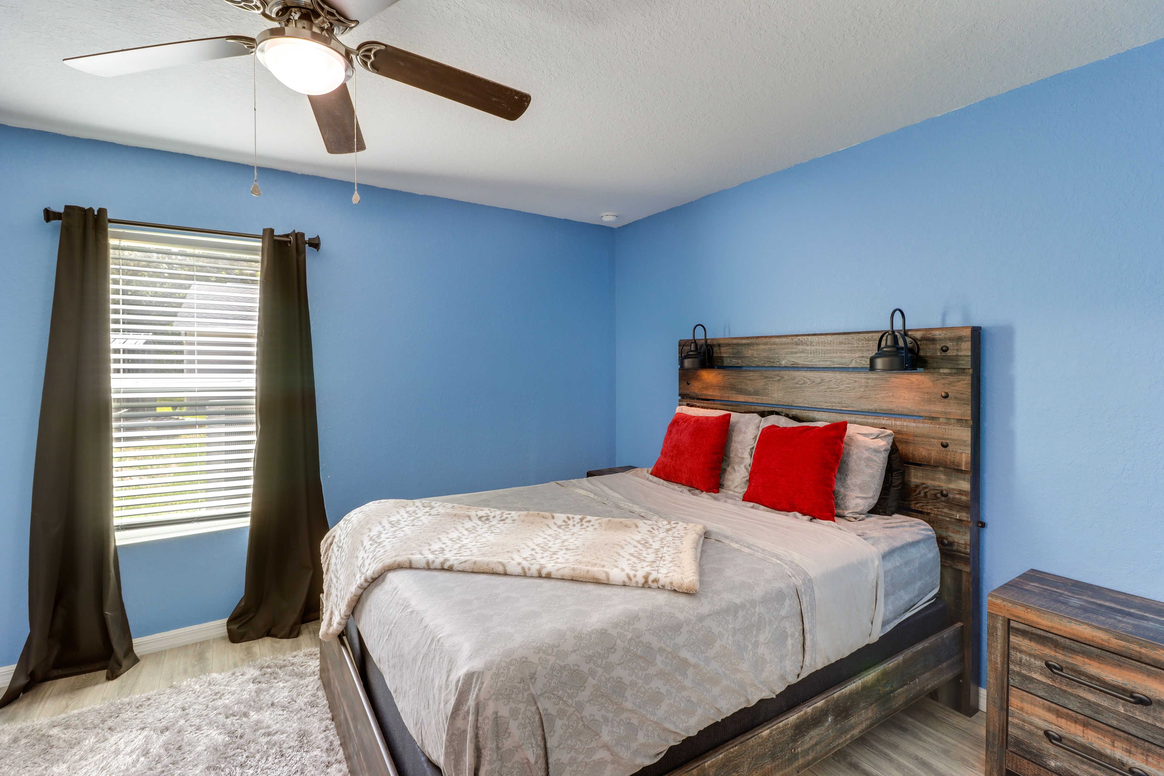 Bedroom | Full Bed | Linens Provided