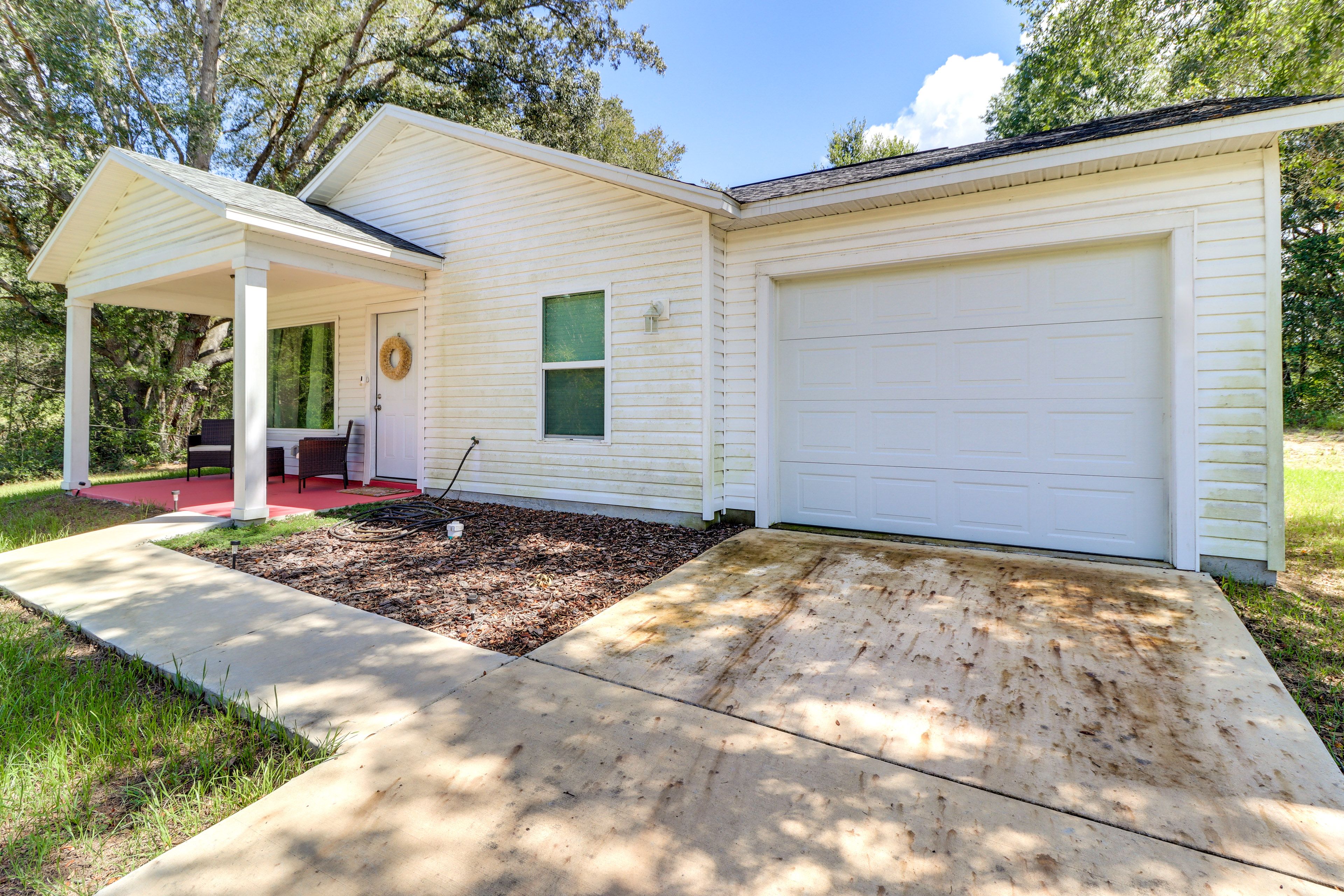 Ocklawaha Vacation Rental | 1BR | 2BA | 1,400 Sq Ft | Step Free (via Garage)
