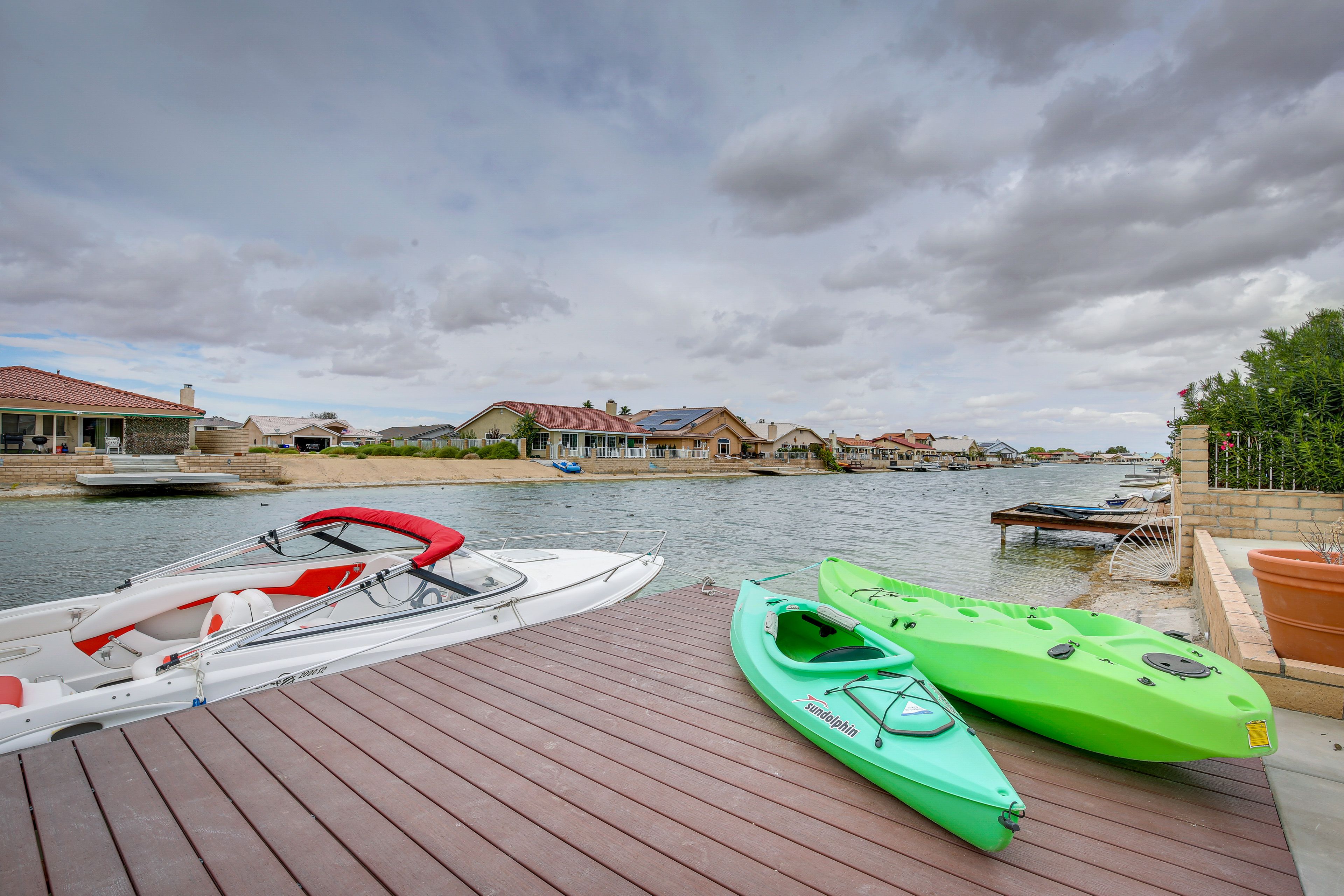 Private Dock | Kayaks Available