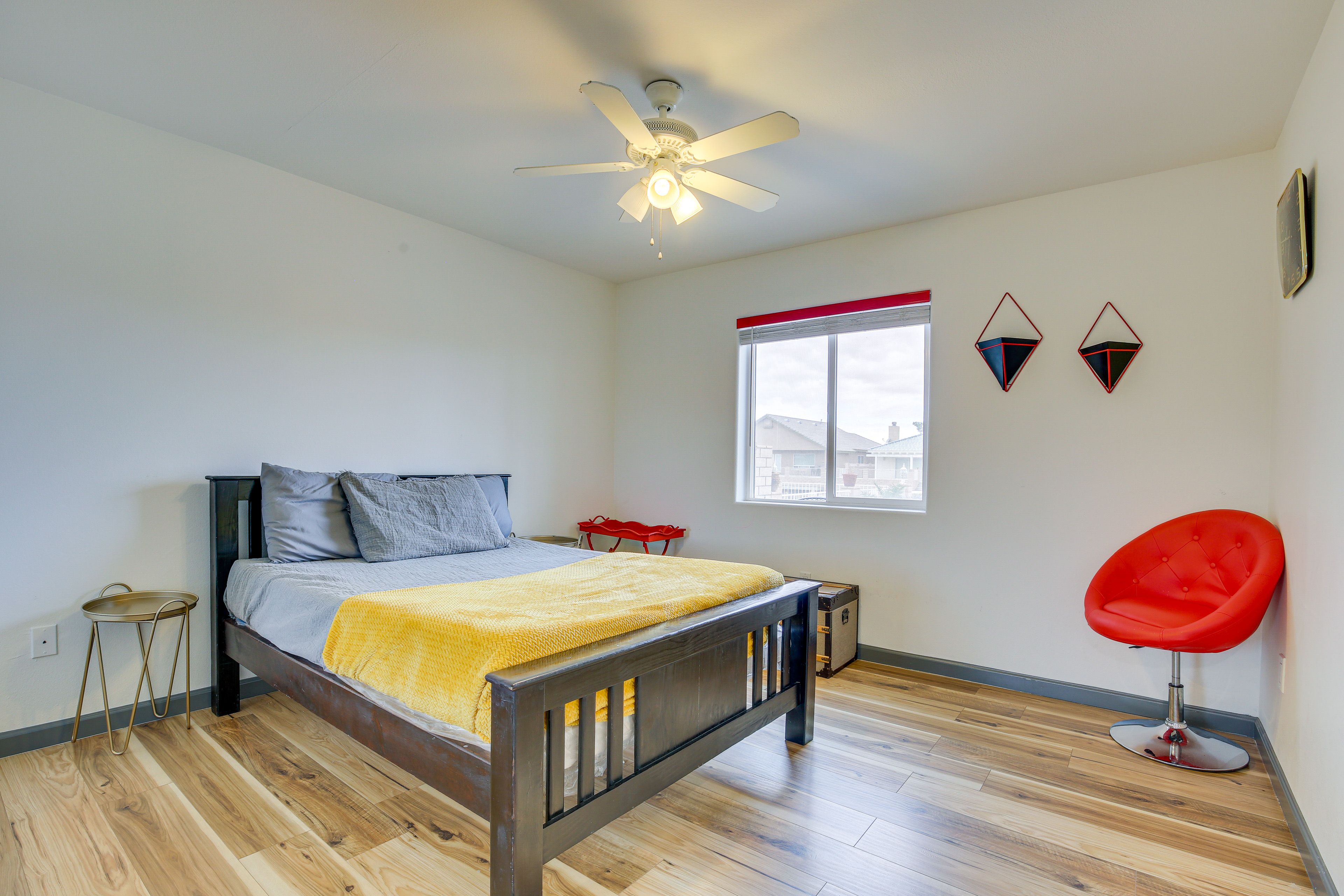 Bedroom 1 | Queen Bed