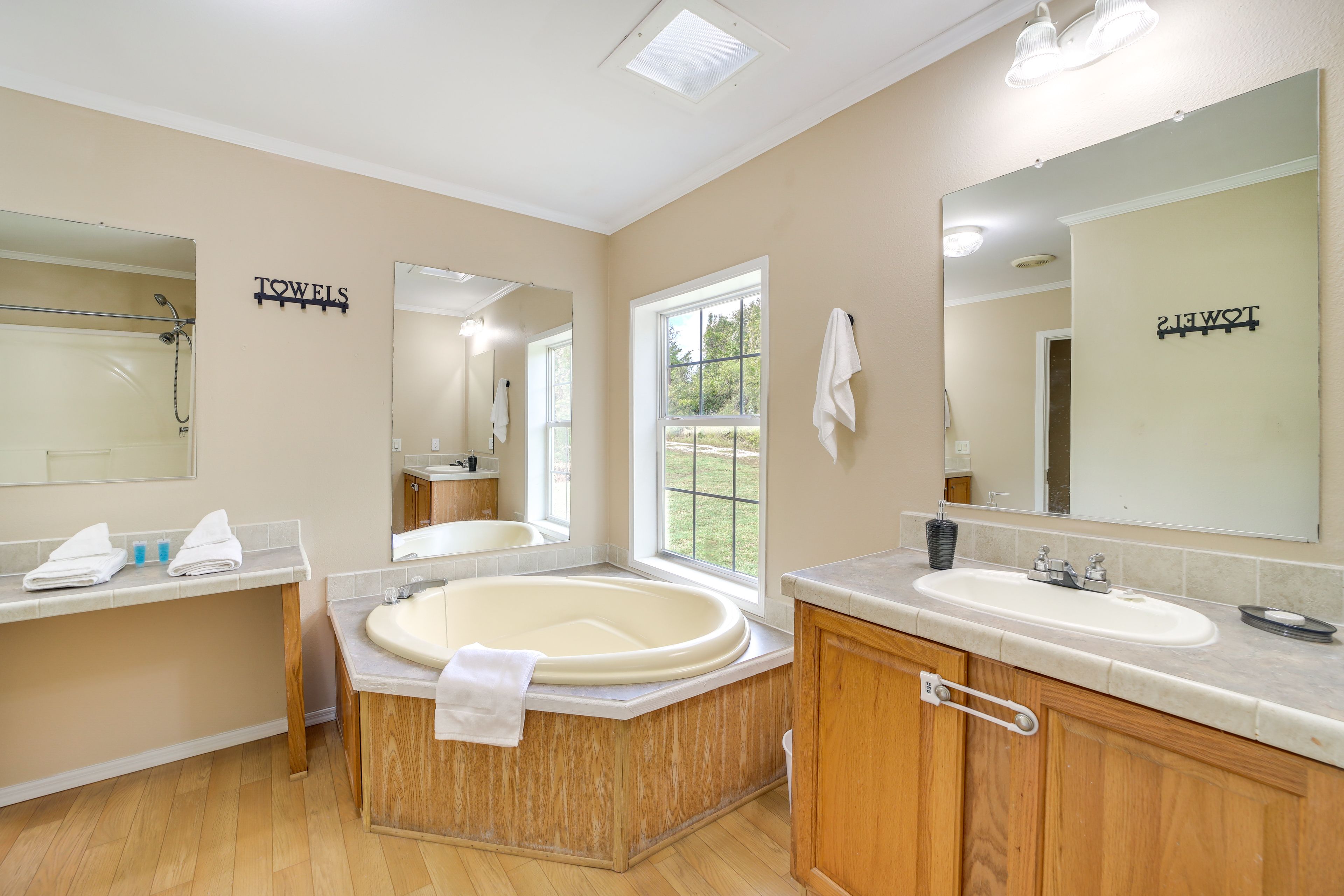 Full Bathroom | Complimentary Toiletries