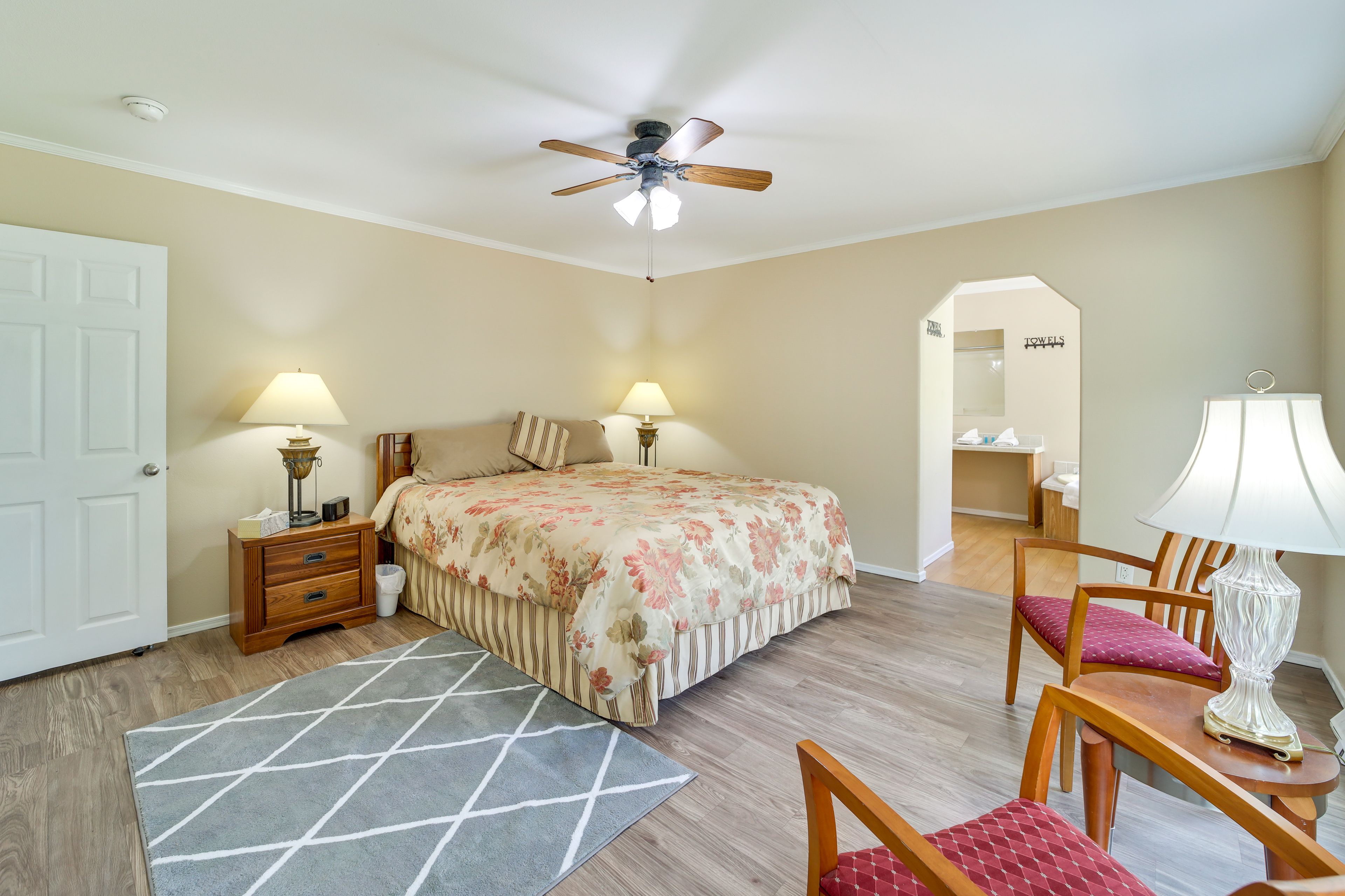Bedroom 1 | King Bed